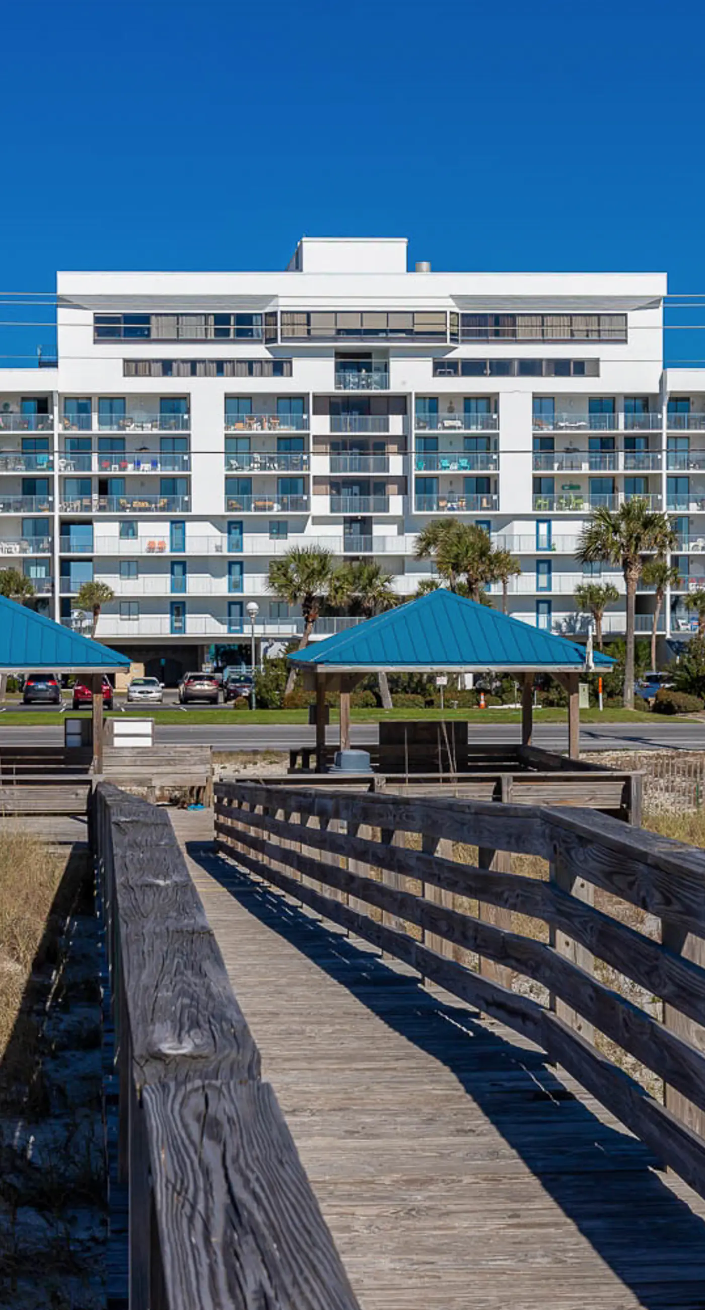 Inviting Condo w/ Shared Pools, Hot Tub, Tennis, & Beach Access