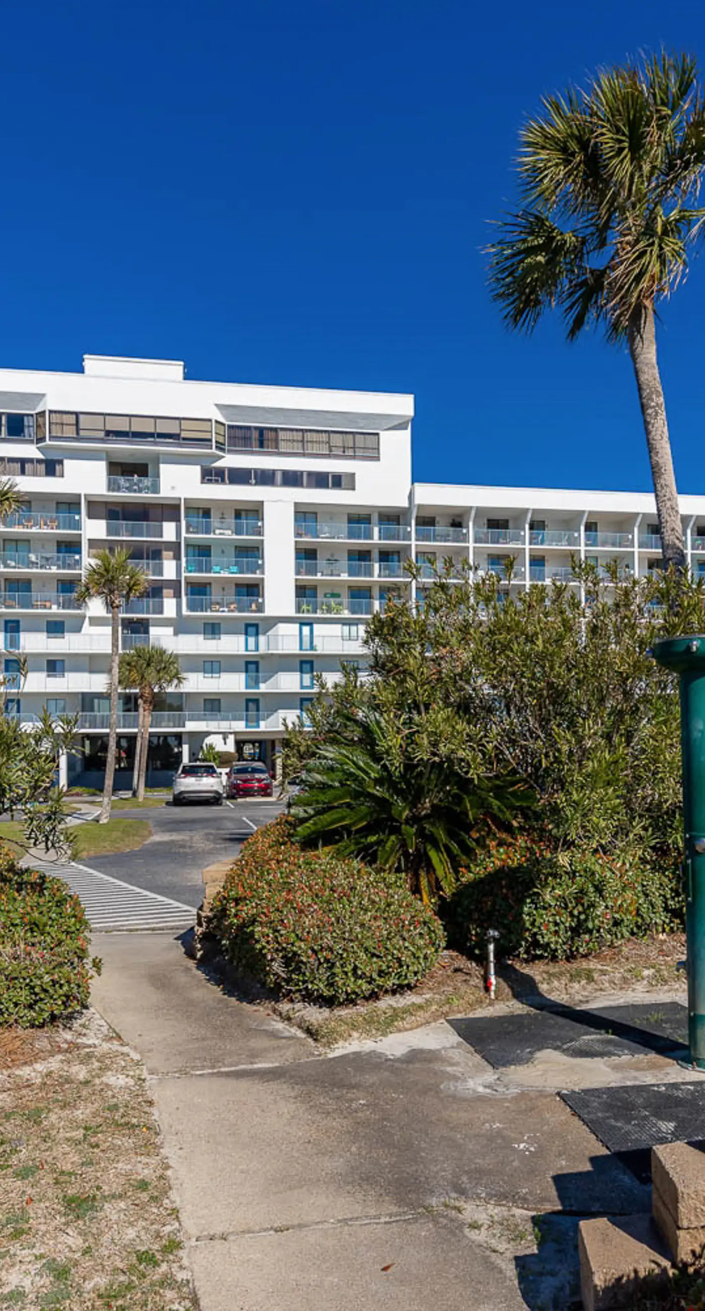 Inviting Condo w/ Shared Pools, Hot Tub, Tennis, & Beach Access