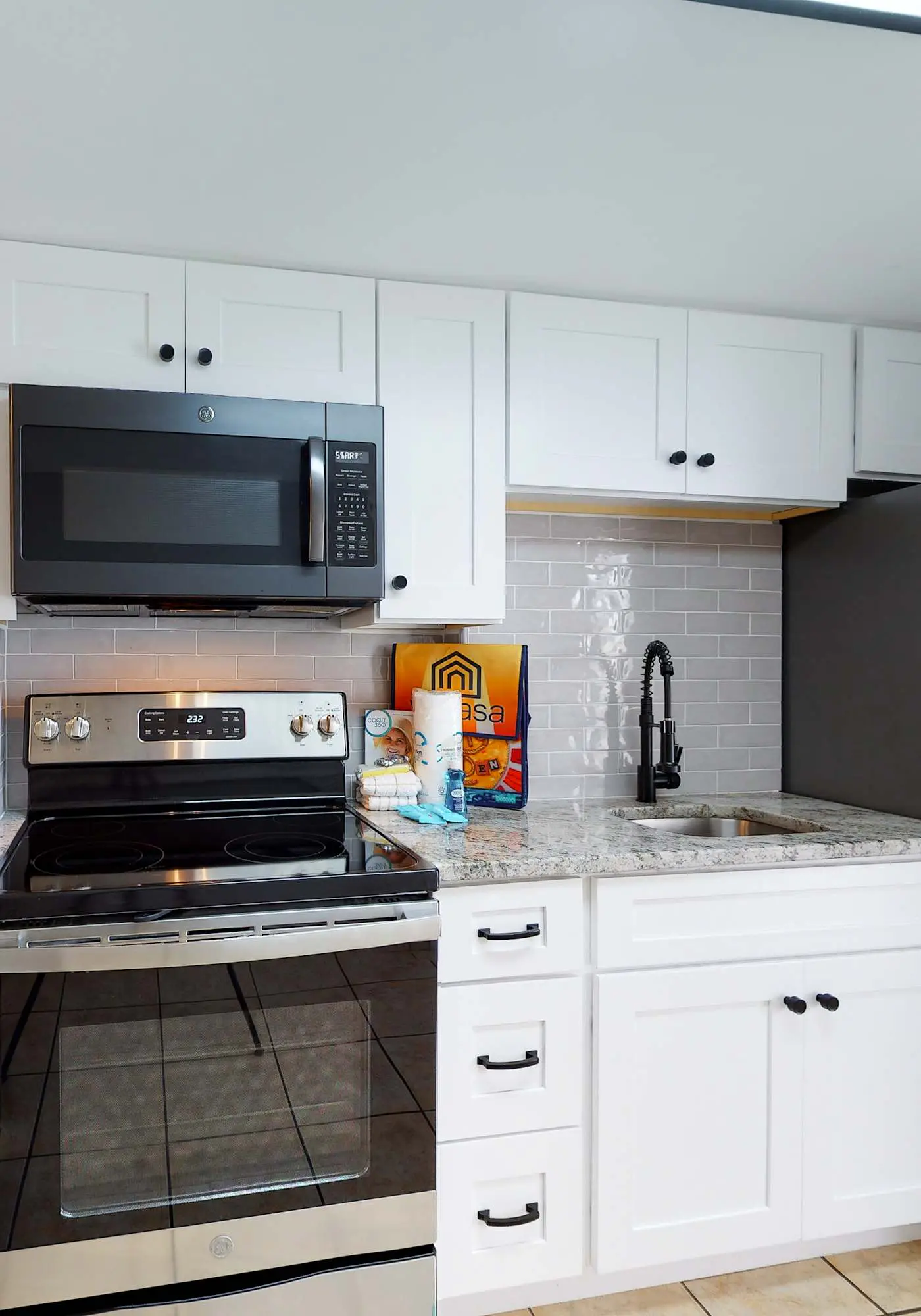 Inviting Condo w/ Shared Pools, Hot Tub, Tennis, & Beach Access