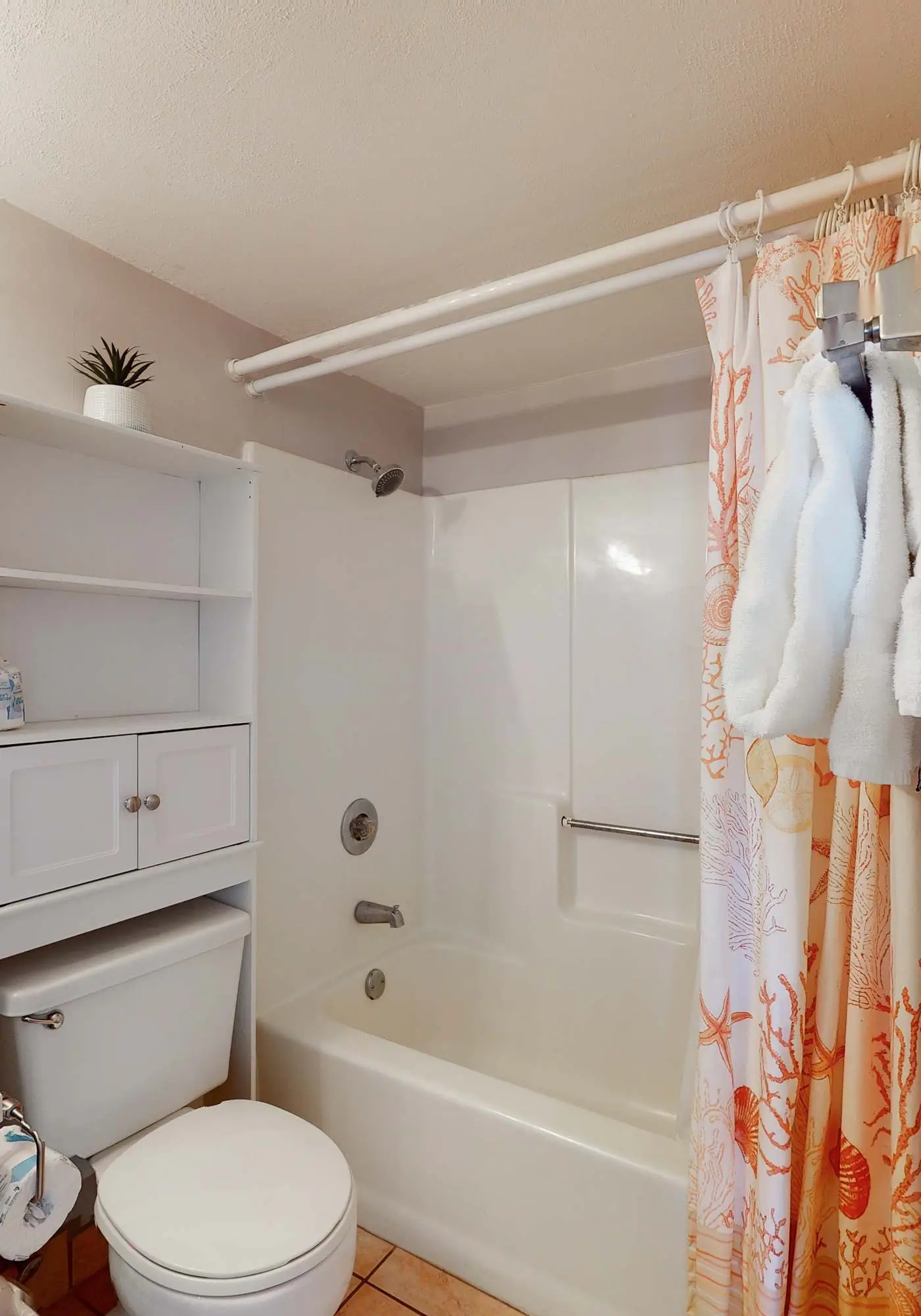 Inviting Condo w/ Shared Pools, Hot Tub, Tennis, & Beach Access