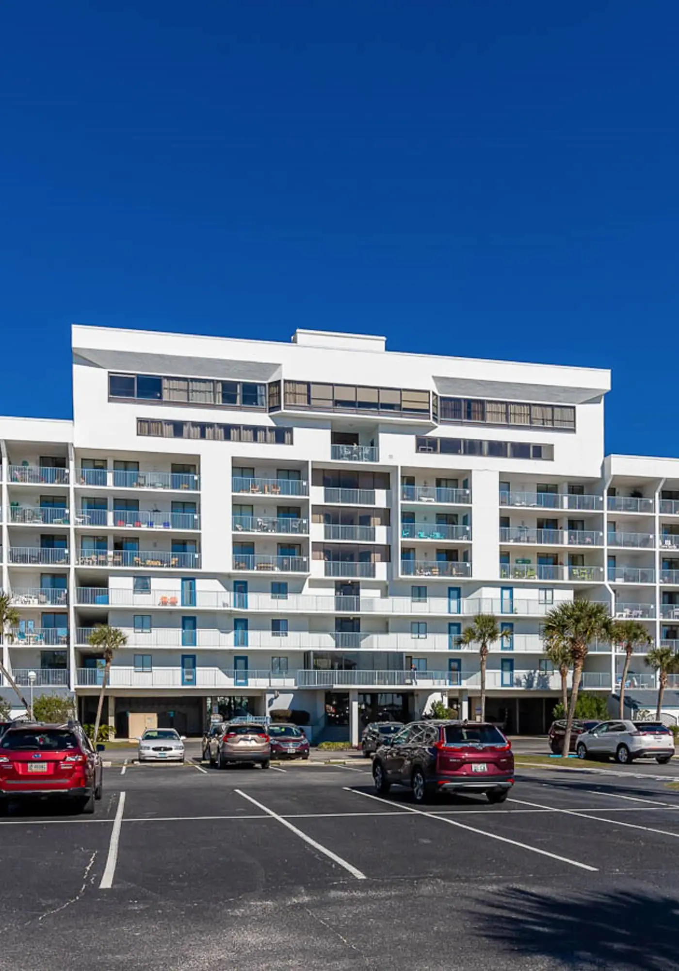 Inviting Condo w/ Shared Pools, Hot Tub, Tennis, & Beach Access