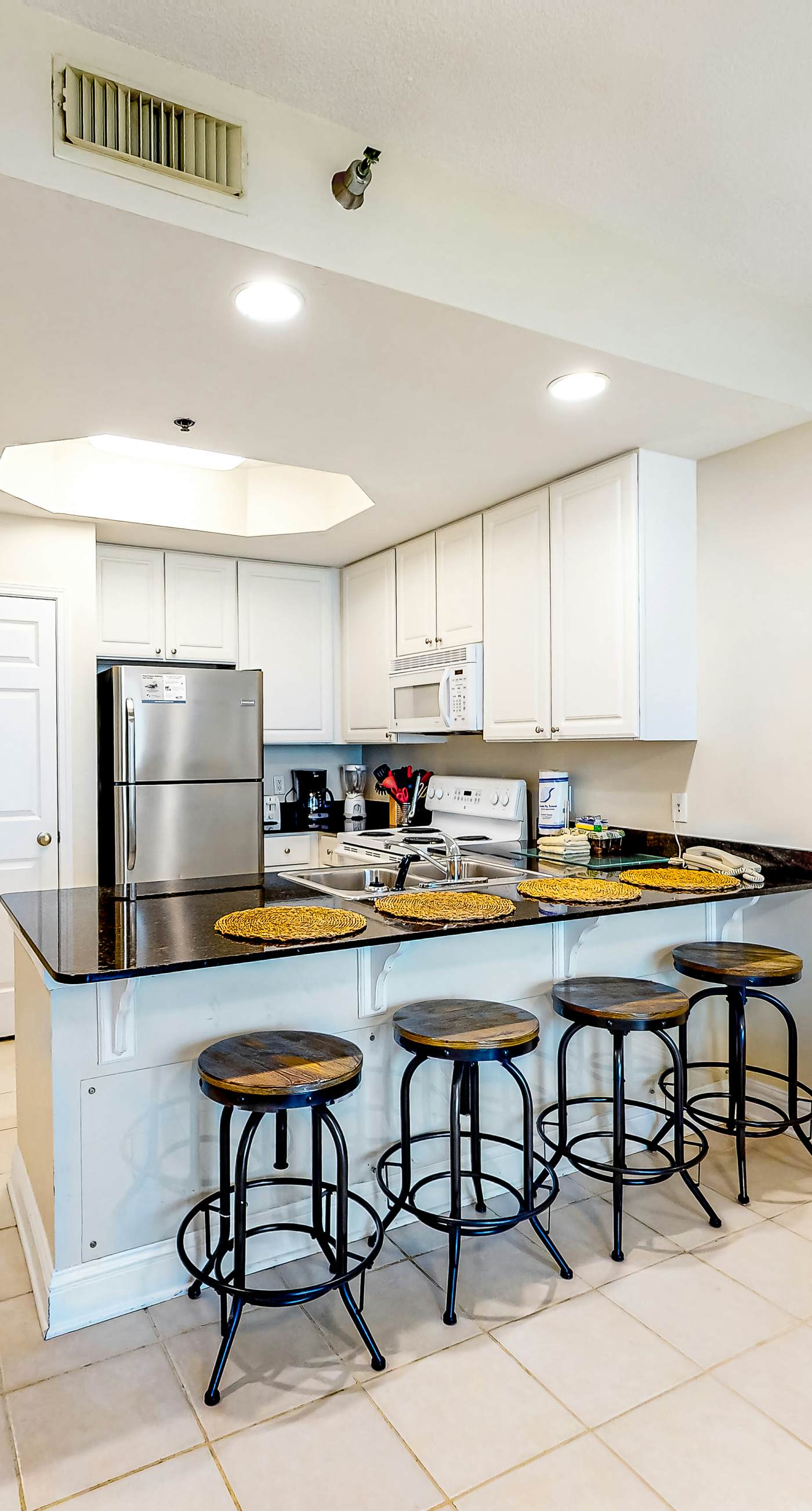 Ocean & Gulf front condo w/furnished balcony, shared in/outdoor pools, & hot tub