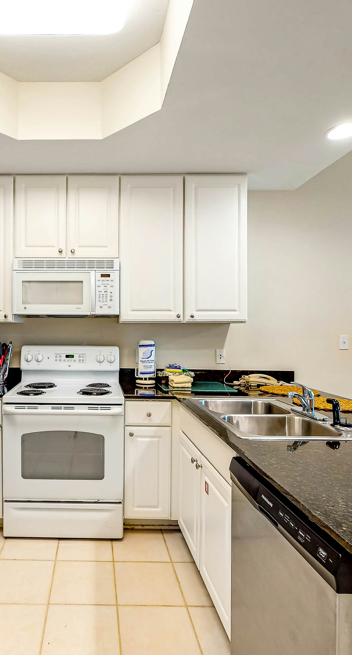 Ocean & Gulf front condo w/furnished balcony, shared in/outdoor pools, & hot tub