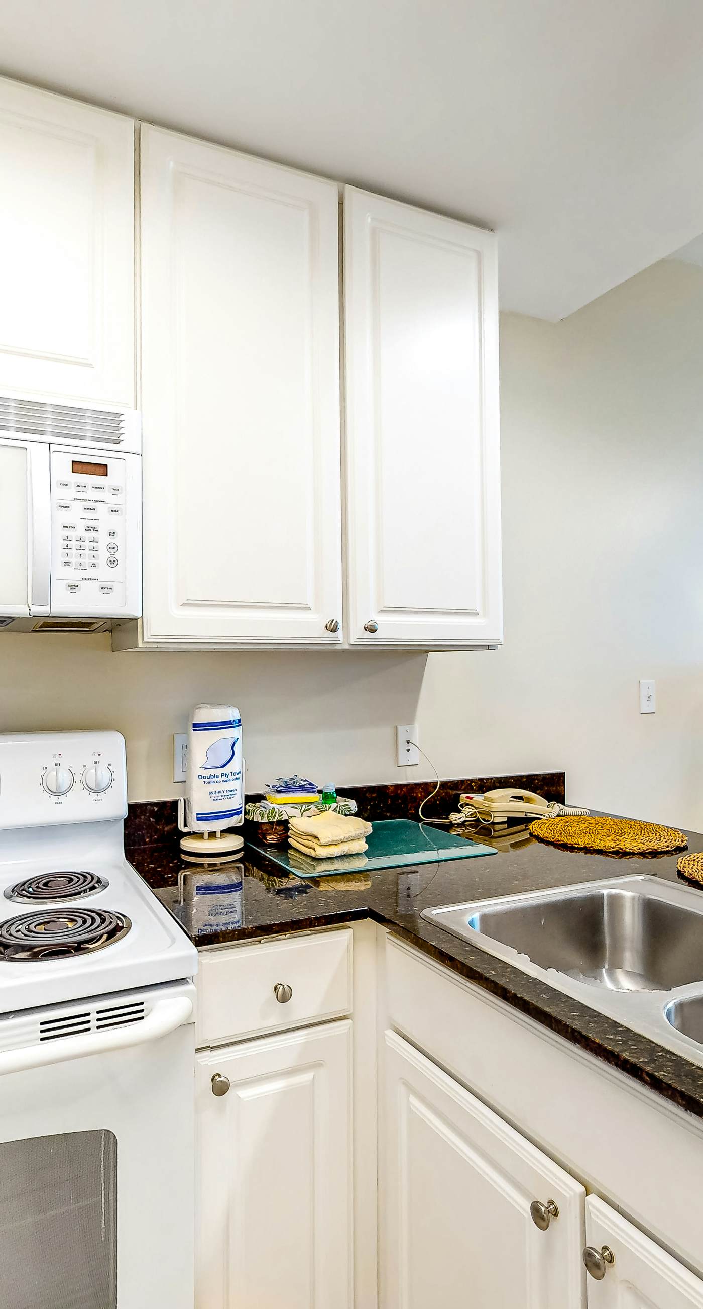 Ocean & Gulf front condo w/furnished balcony, shared in/outdoor pools, & hot tub