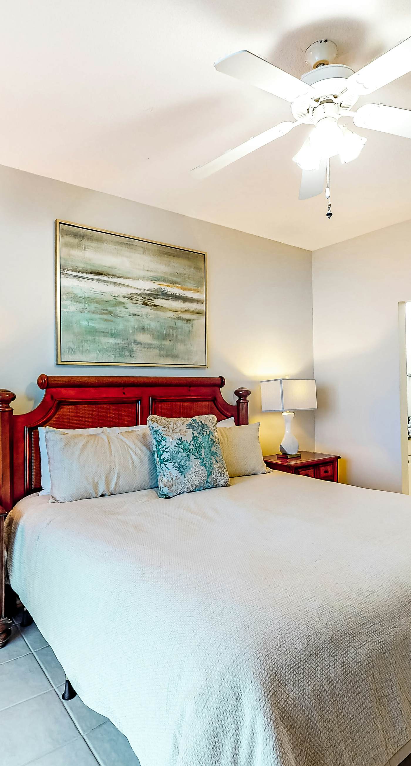 Ocean & Gulf front condo w/furnished balcony, shared in/outdoor pools, & hot tub