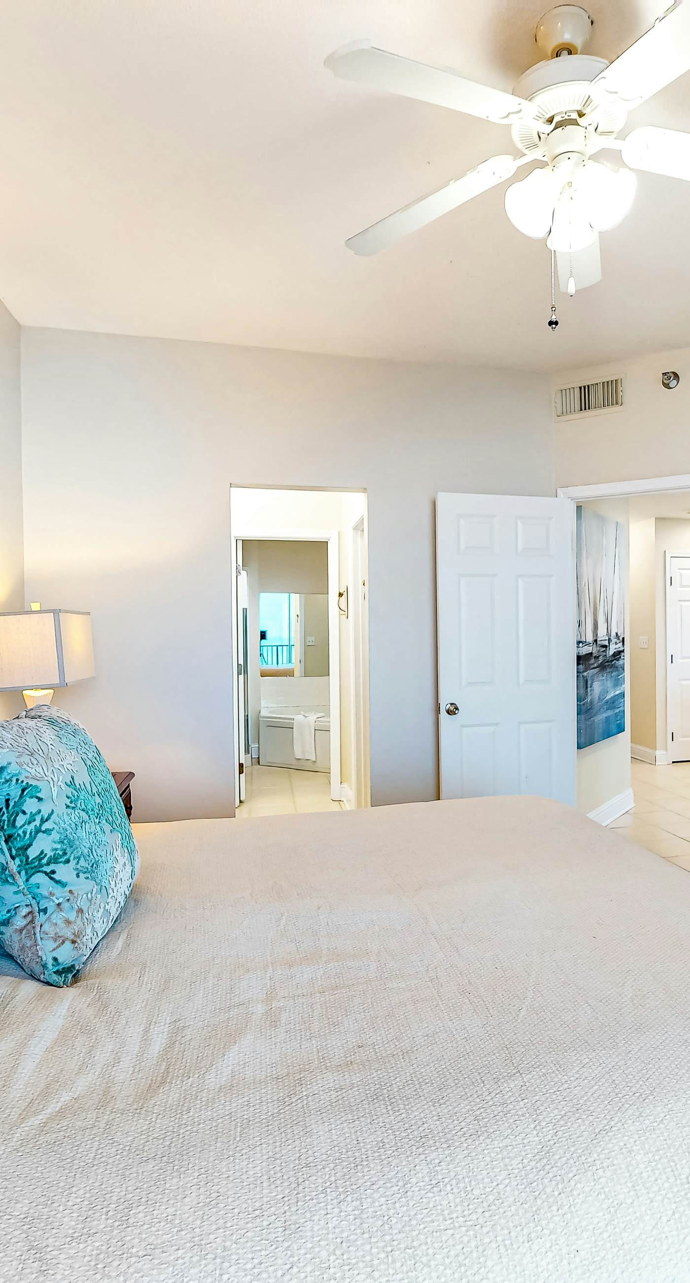 Ocean & Gulf front condo w/furnished balcony, shared in/outdoor pools, & hot tub