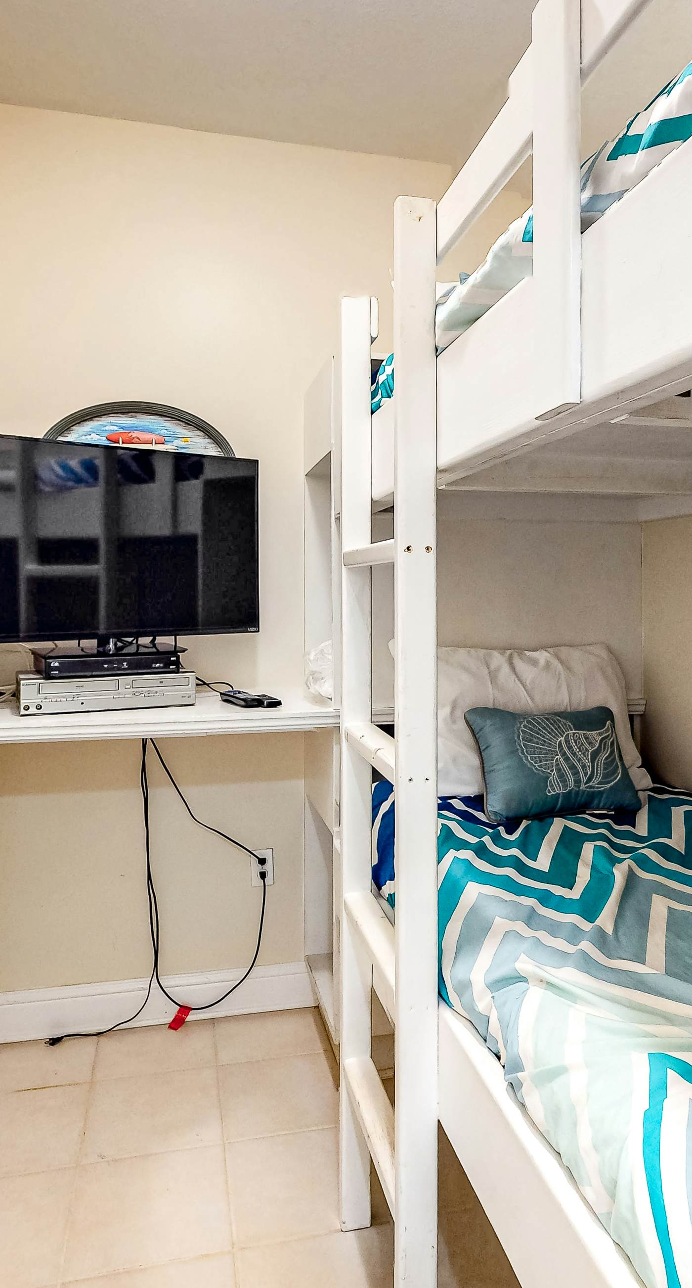 Ocean & Gulf front condo w/furnished balcony, shared in/outdoor pools, & hot tub