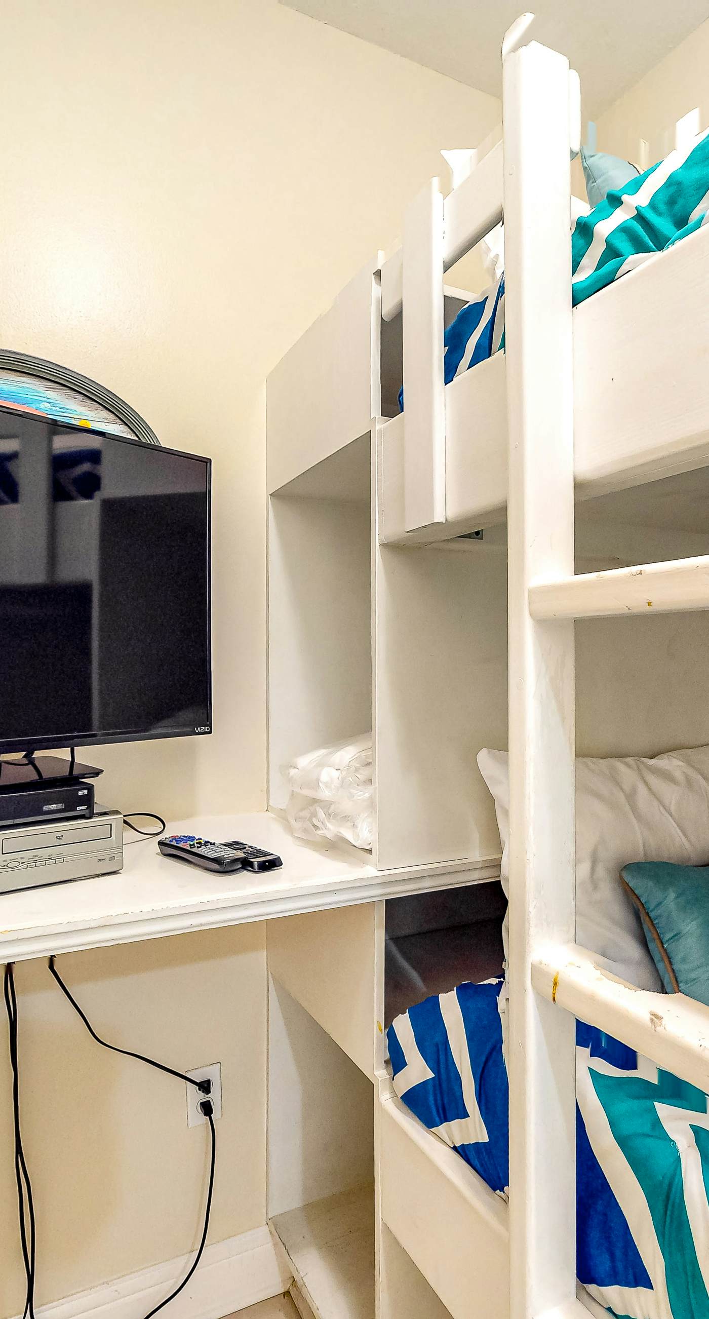 Ocean & Gulf front condo w/furnished balcony, shared in/outdoor pools, & hot tub