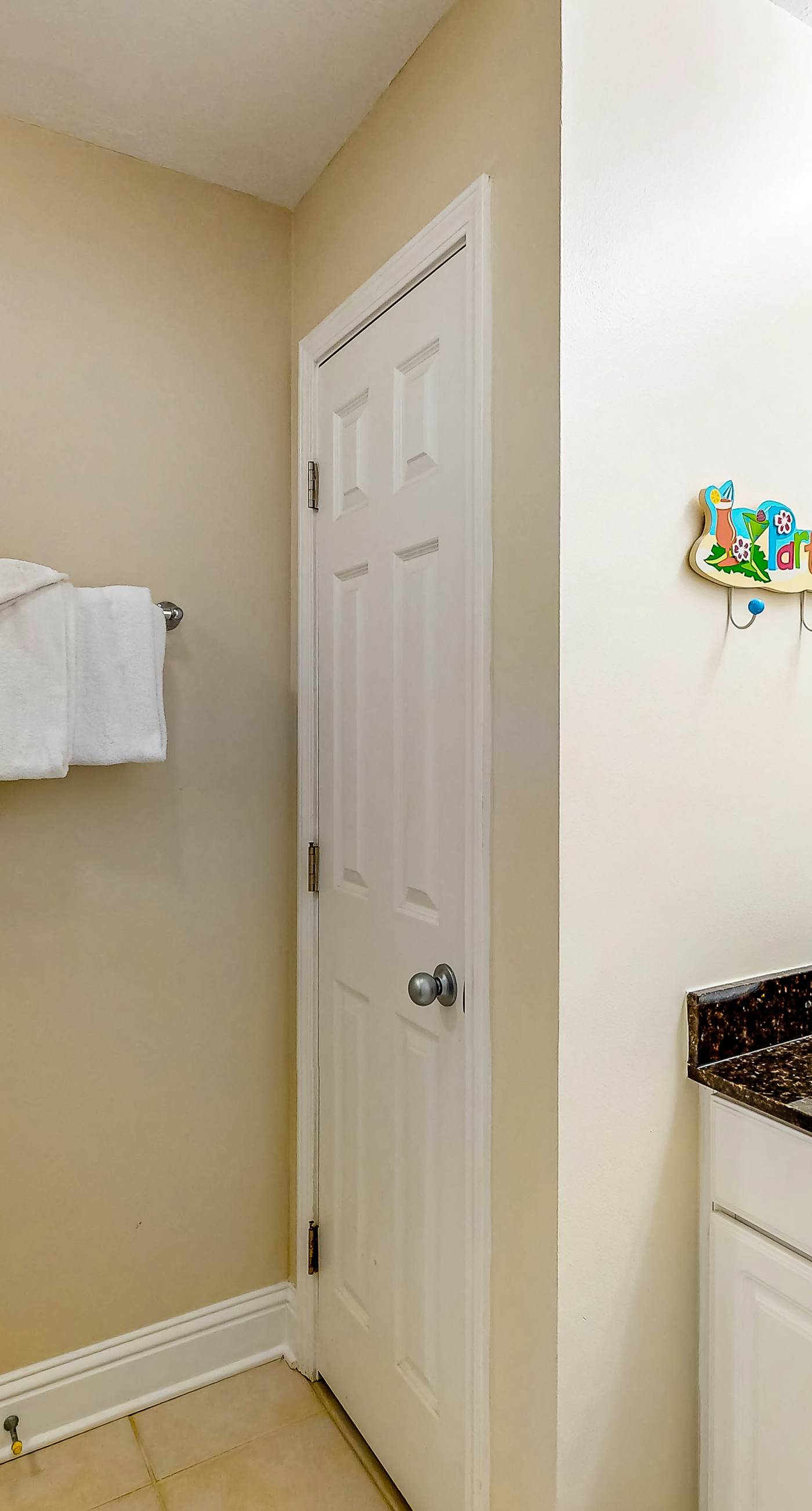 Ocean & Gulf front condo w/furnished balcony, shared in/outdoor pools, & hot tub