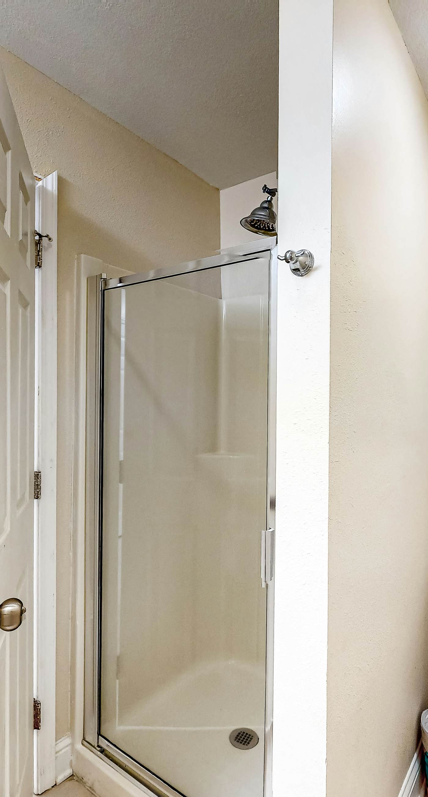 Ocean & Gulf front condo w/furnished balcony, shared in/outdoor pools, & hot tub