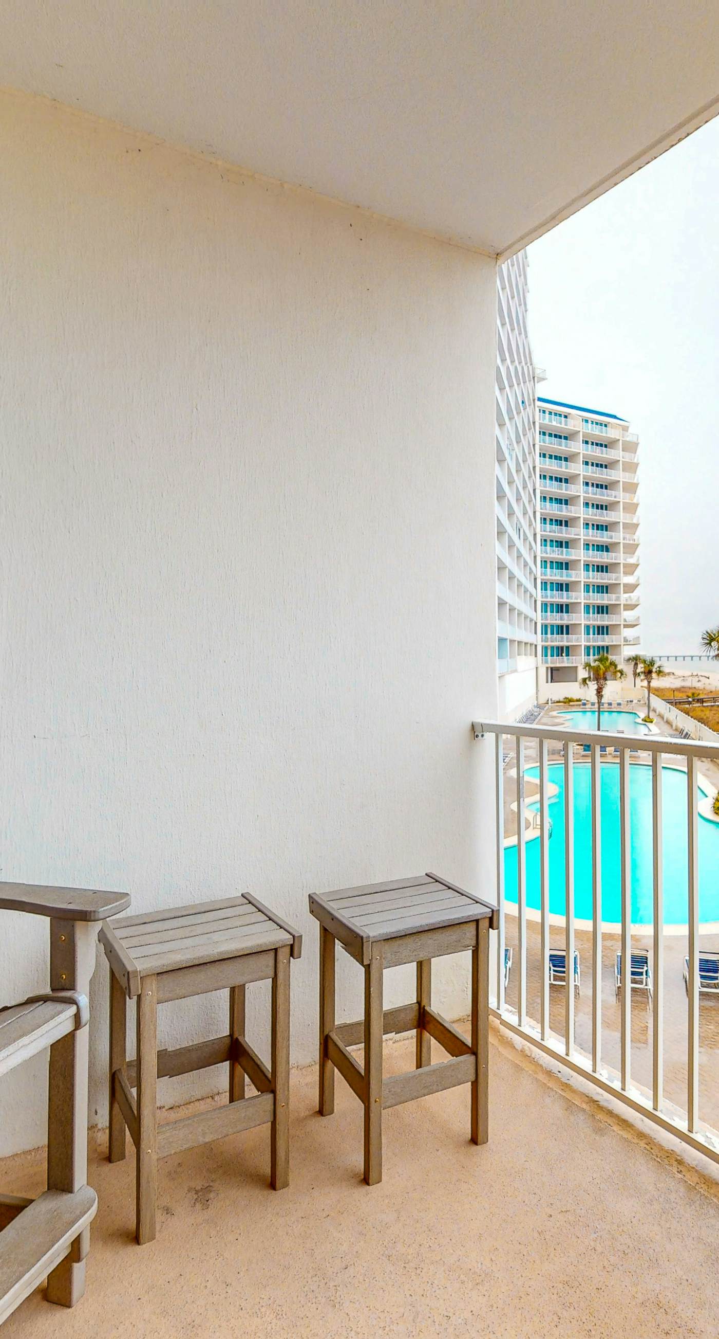 Ocean & Gulf front condo w/furnished balcony, shared in/outdoor pools, & hot tub