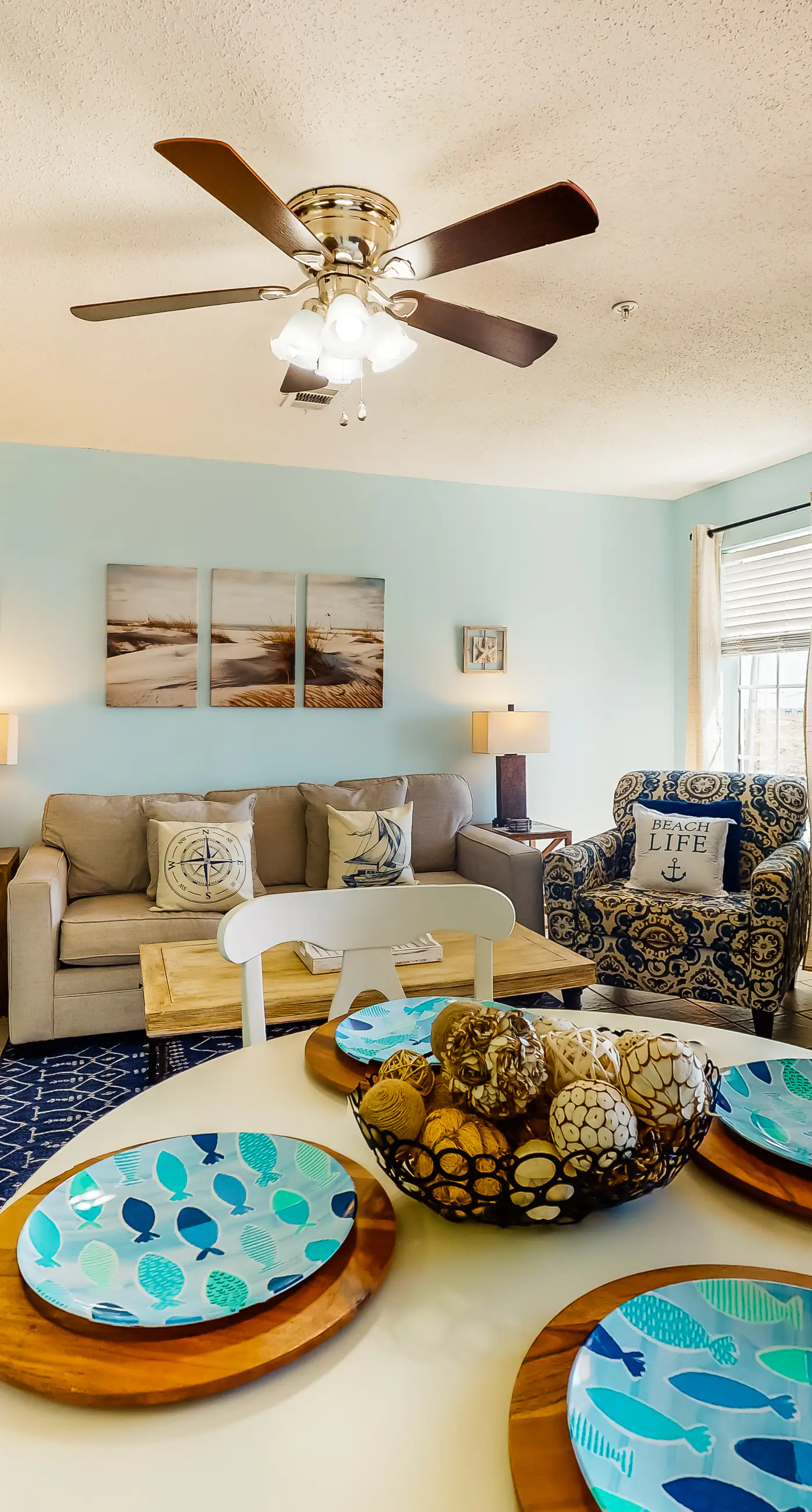 Second Floor Condo w Shared Pool & Hot Tub, WiFi, Central AC, and Washer Dryer