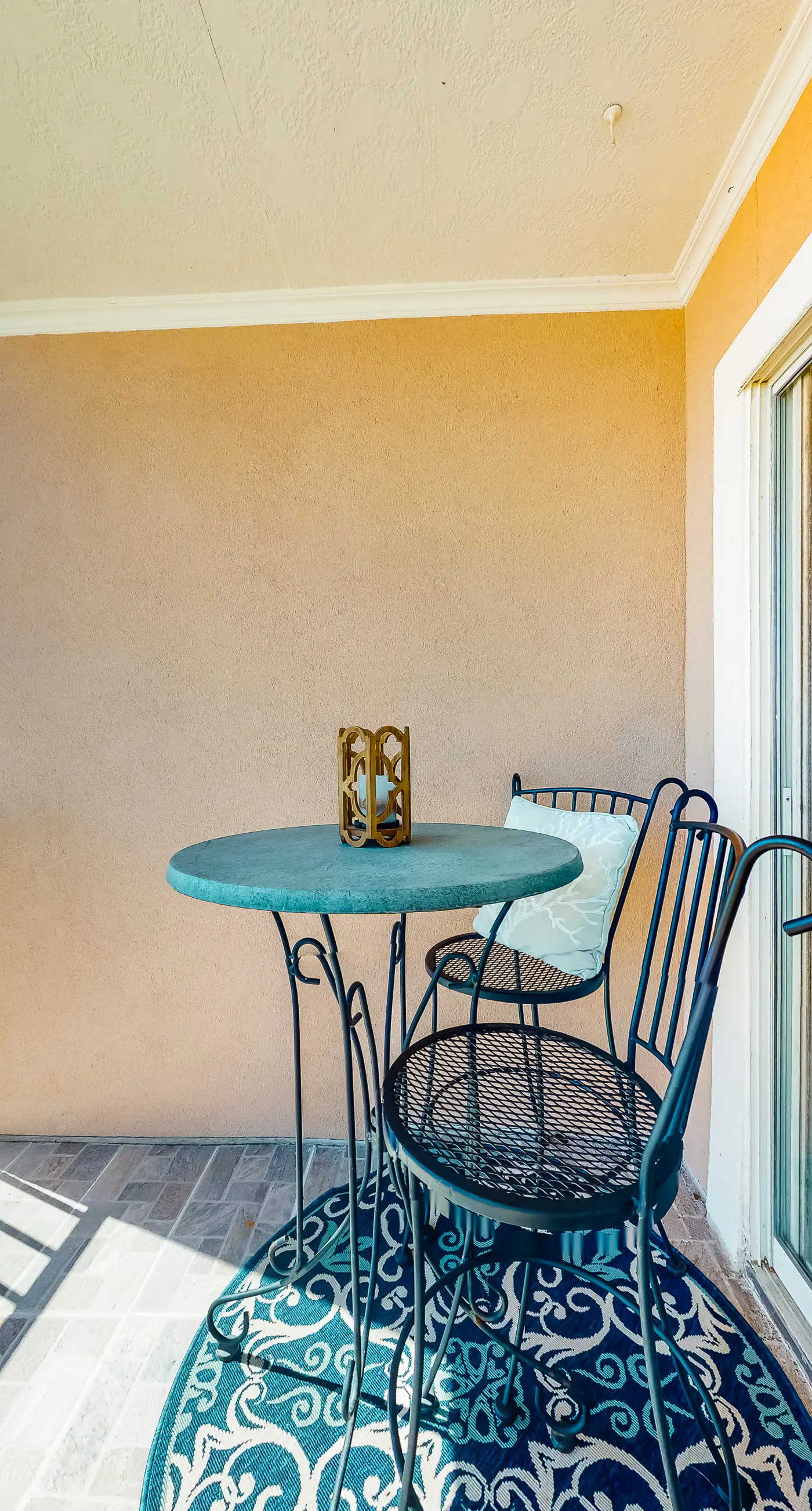 Second Floor Condo w Shared Pool & Hot Tub, WiFi, Central AC, and Washer Dryer