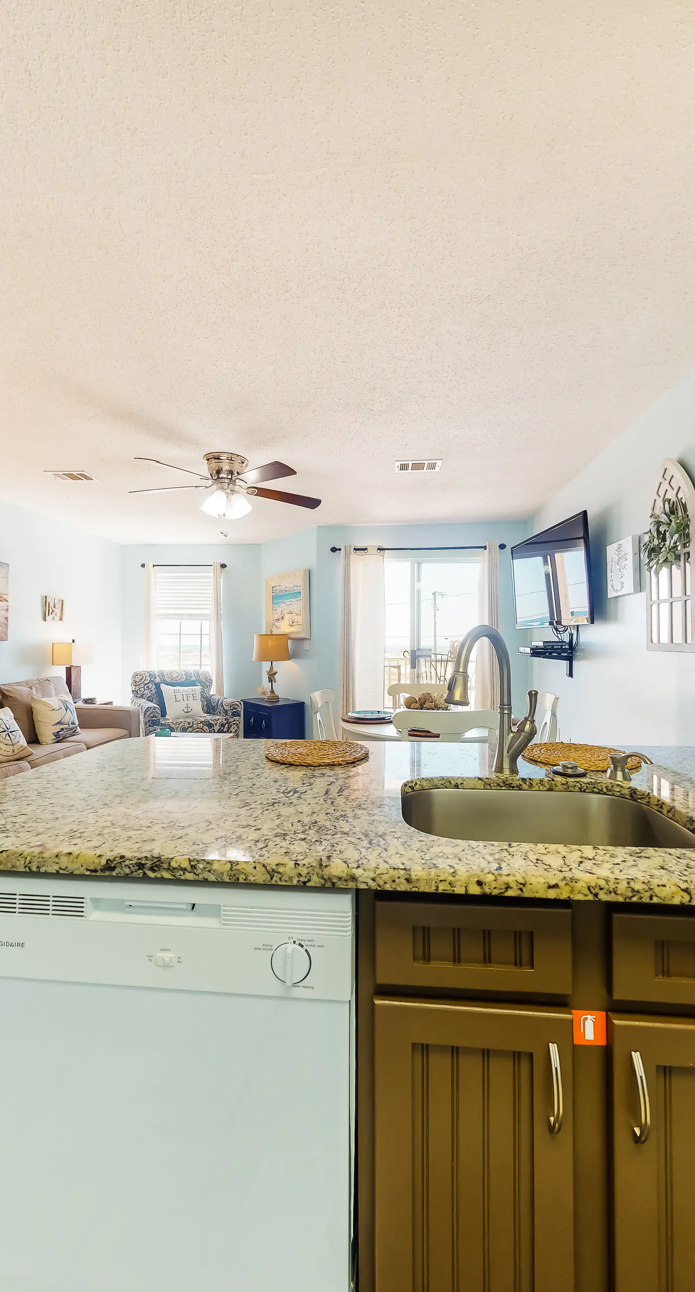 Second Floor Condo w Shared Pool & Hot Tub, WiFi, Central AC, and Washer Dryer