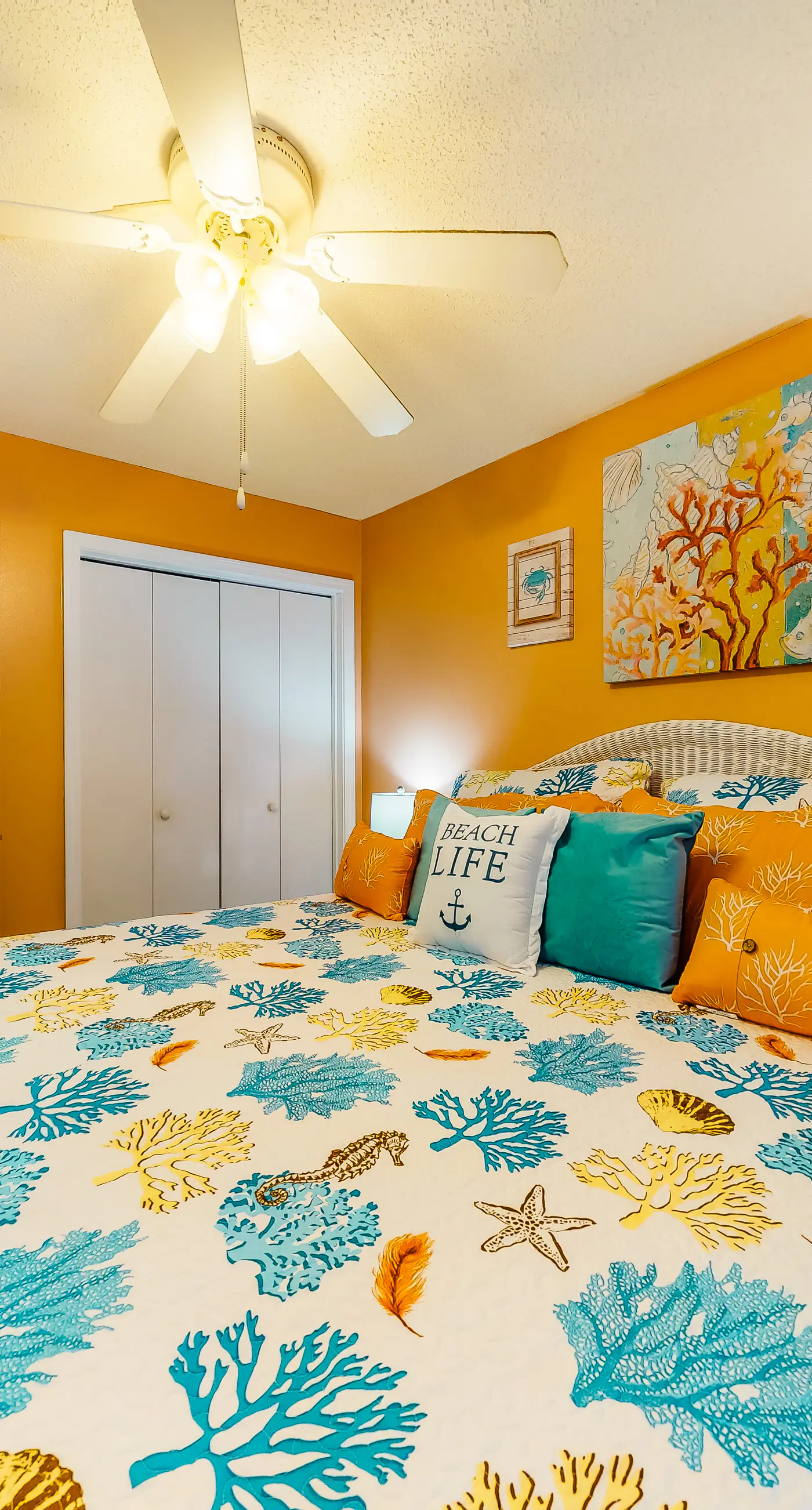 Second Floor Condo w Shared Pool & Hot Tub, WiFi, Central AC, and Washer Dryer