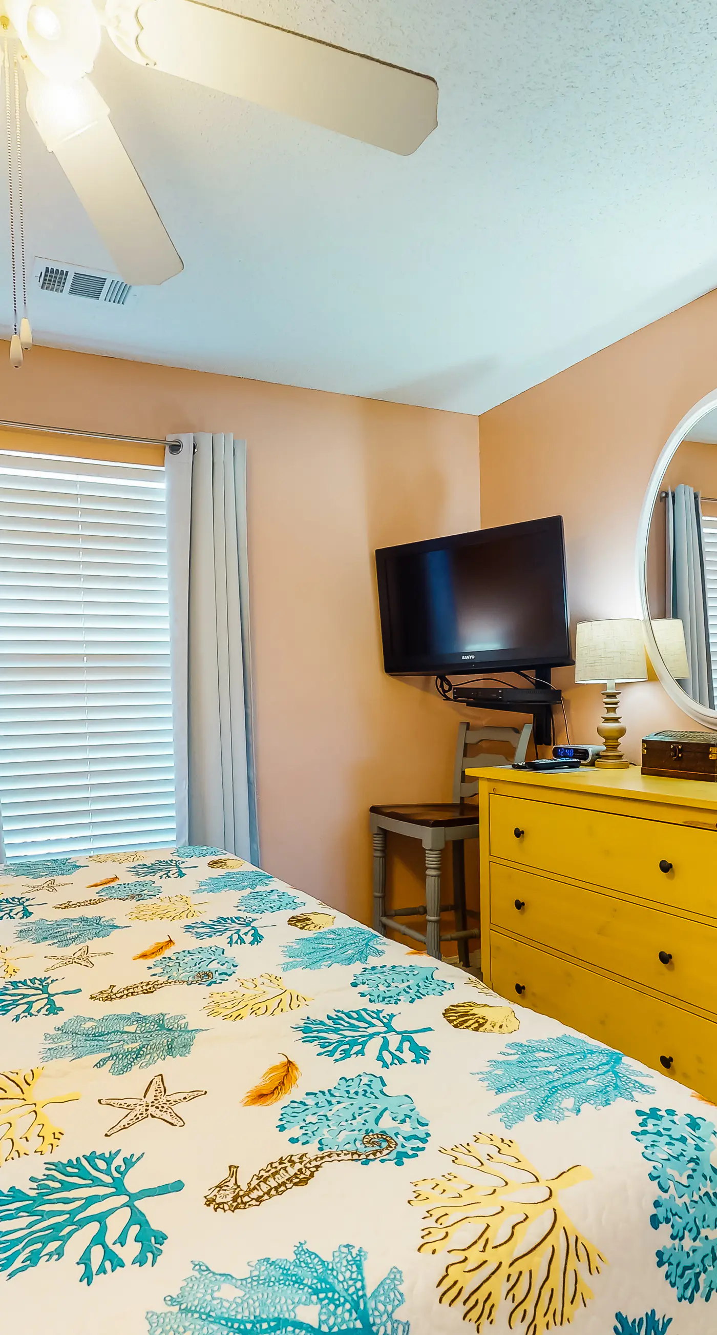 Second Floor Condo w Shared Pool & Hot Tub, WiFi, Central AC, and Washer Dryer