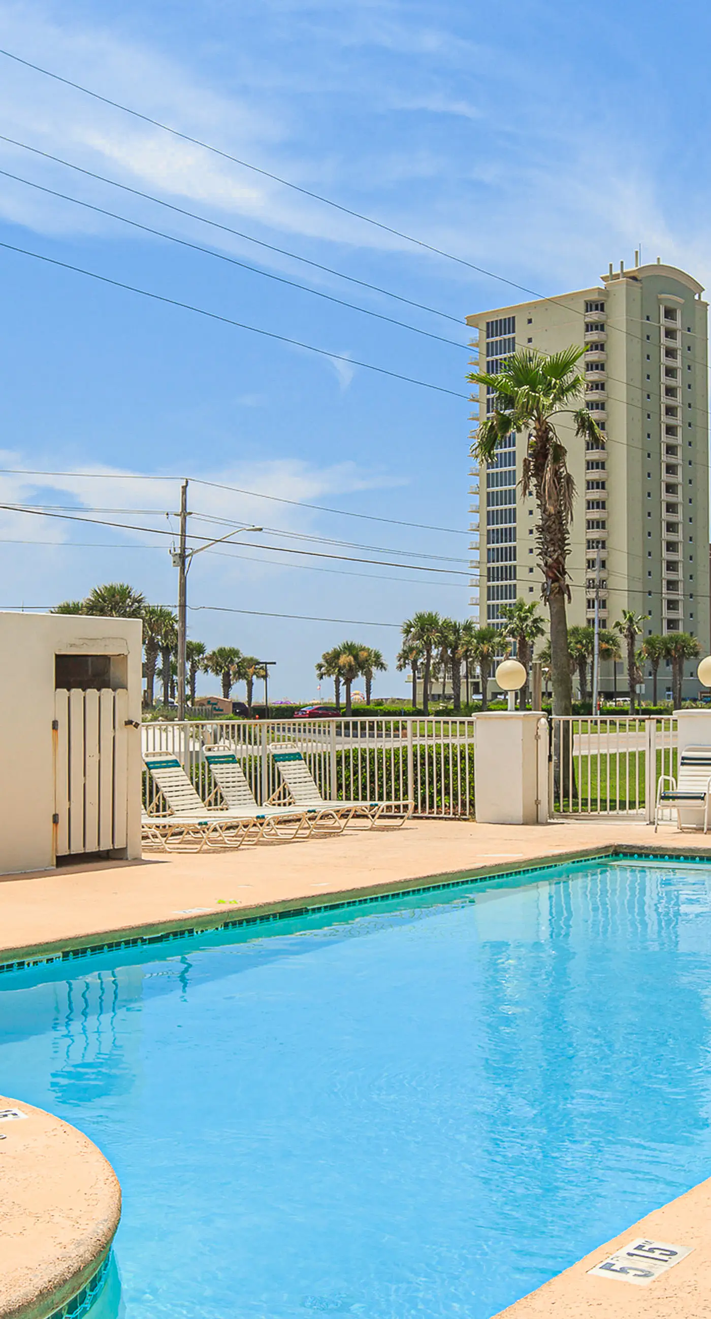 Second Floor Condo w Shared Pool & Hot Tub, WiFi, Central AC, and Washer Dryer