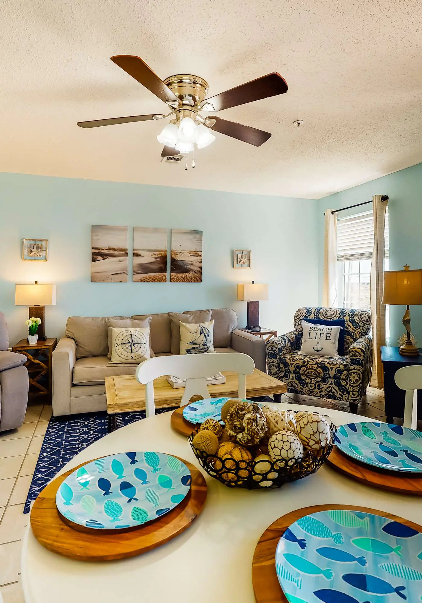 Second Floor Condo w Shared Pool & Hot Tub, WiFi, Central AC, and Washer Dryer