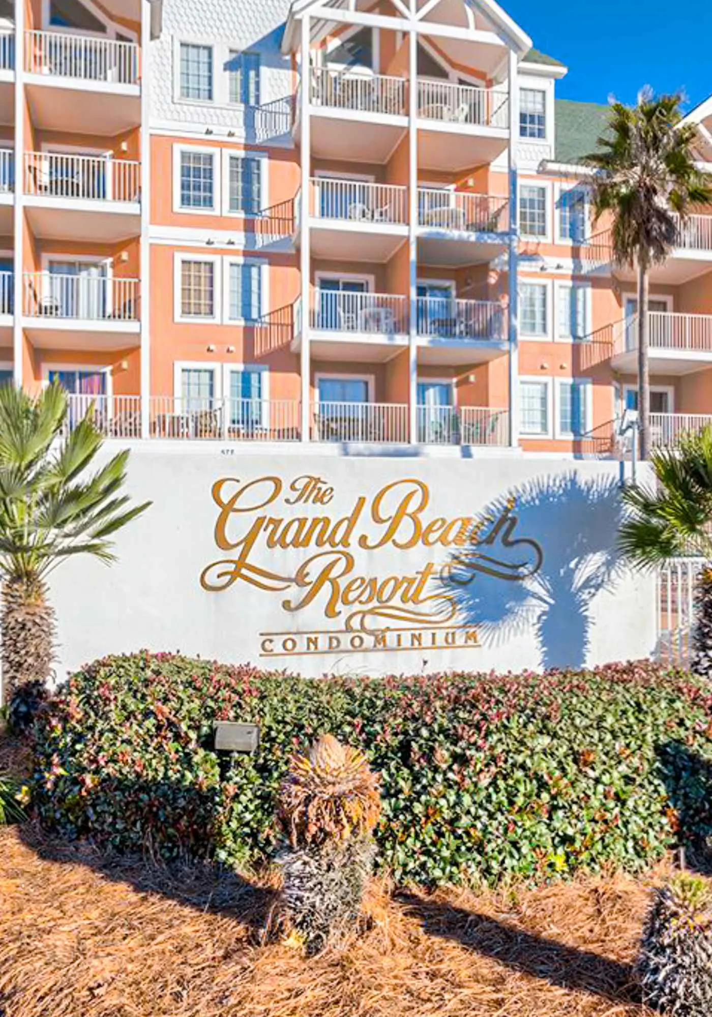 Second Floor Condo w Shared Pool & Hot Tub, WiFi, Central AC, and Washer Dryer