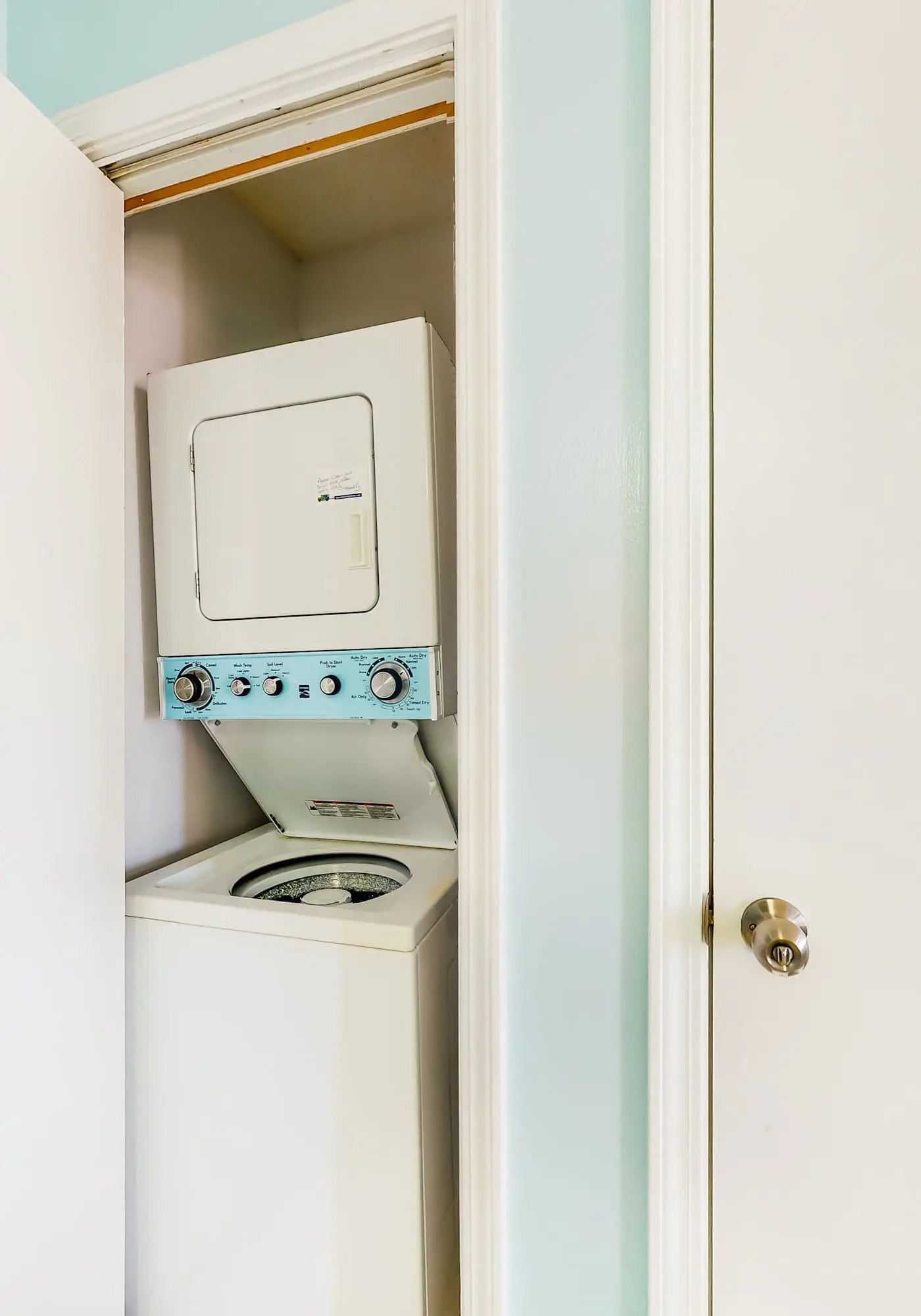 Second Floor Condo w Shared Pool & Hot Tub, WiFi, Central AC, and Washer Dryer