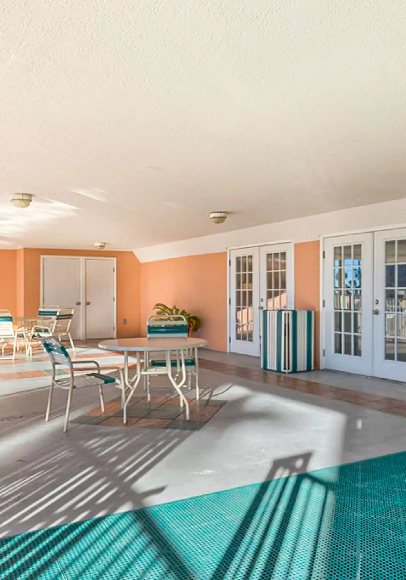 Second Floor Condo w Shared Pool & Hot Tub, WiFi, Central AC, and Washer Dryer