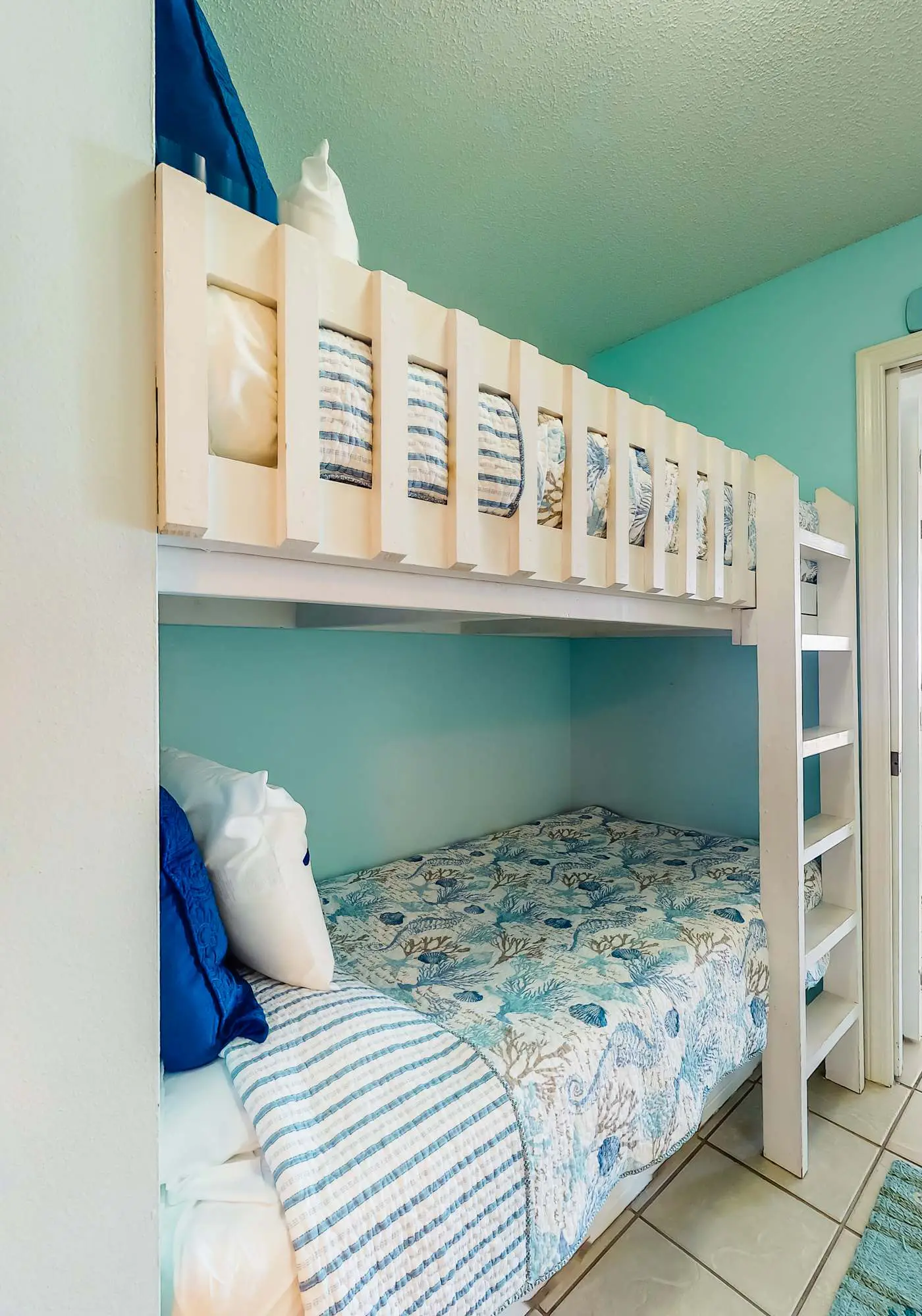 Second Floor Condo w Shared Pool & Hot Tub, WiFi, Central AC, and Washer Dryer