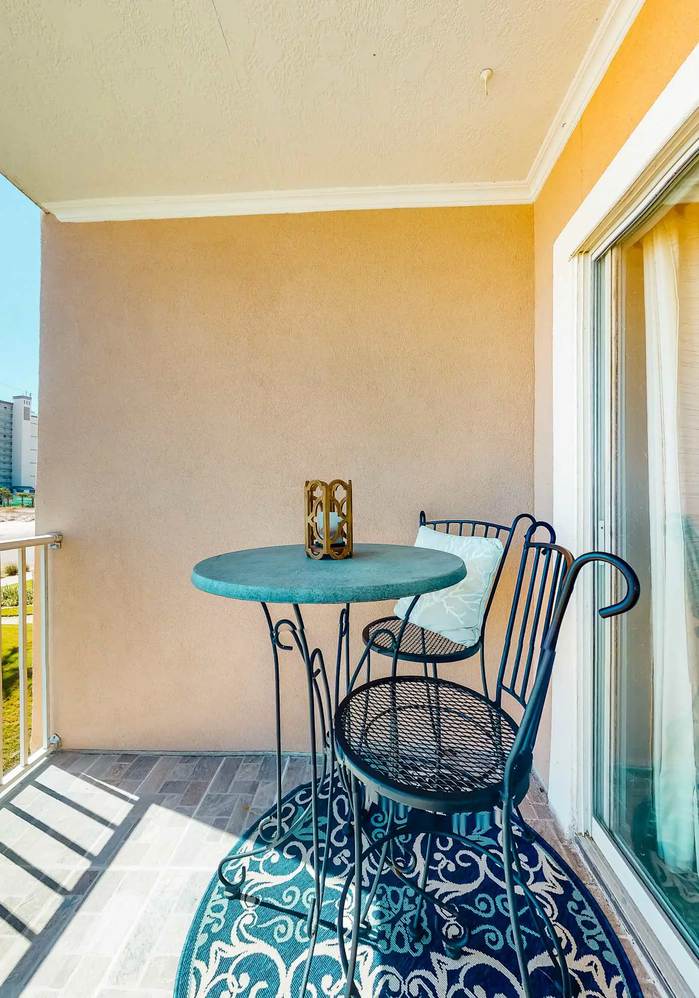 Second Floor Condo w Shared Pool & Hot Tub, WiFi, Central AC, and Washer Dryer
