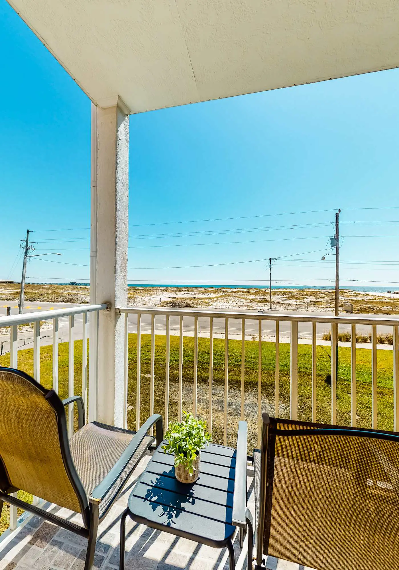 Second Floor Condo w Shared Pool & Hot Tub, WiFi, Central AC, and Washer Dryer
