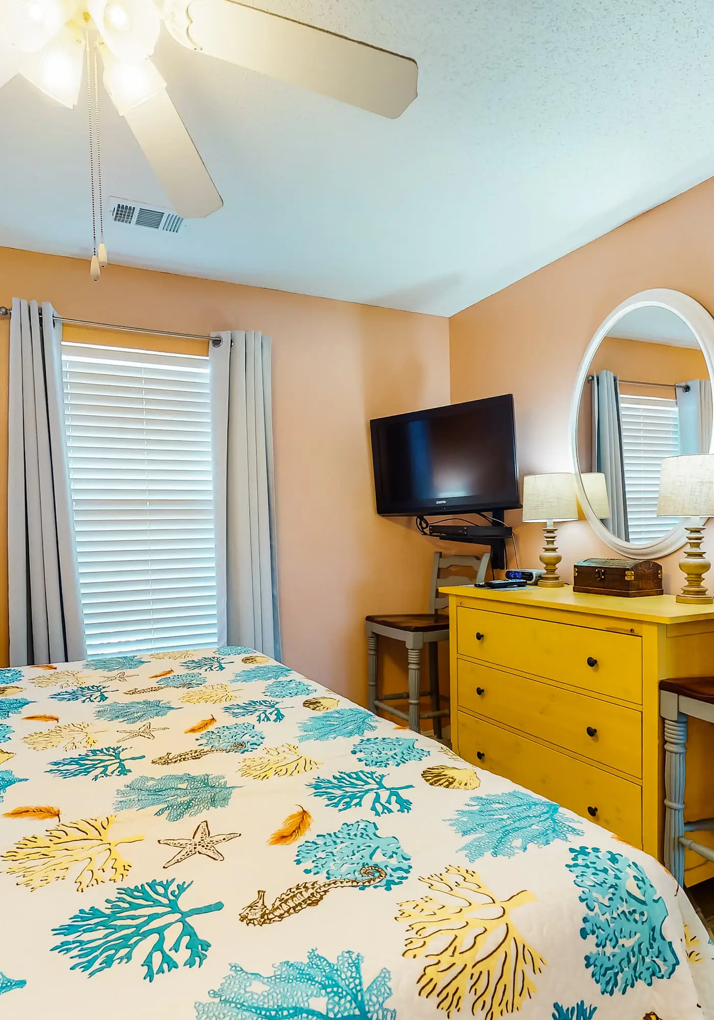 Second Floor Condo w Shared Pool & Hot Tub, WiFi, Central AC, and Washer Dryer