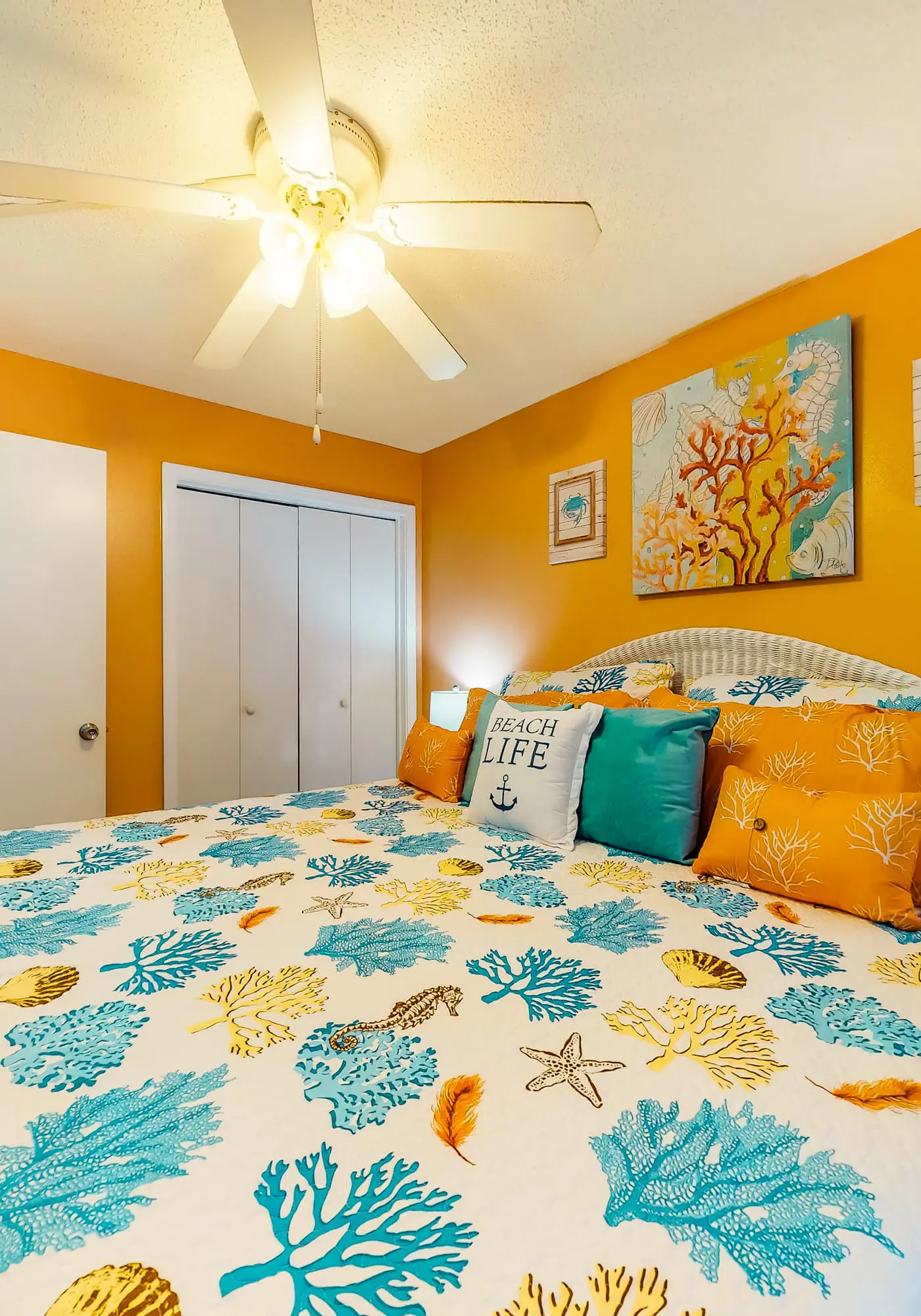 Second Floor Condo w Shared Pool & Hot Tub, WiFi, Central AC, and Washer Dryer