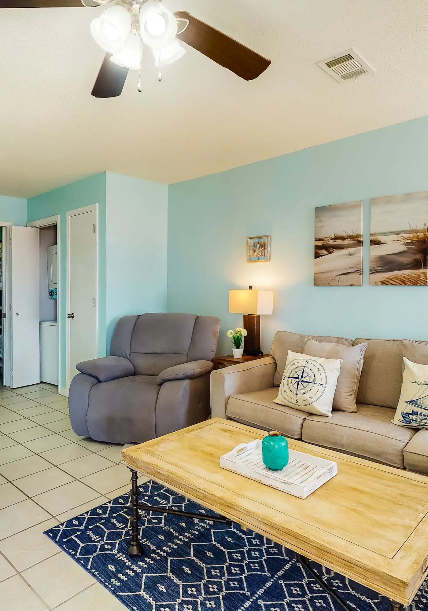 Second Floor Condo w Shared Pool & Hot Tub, WiFi, Central AC, and Washer Dryer