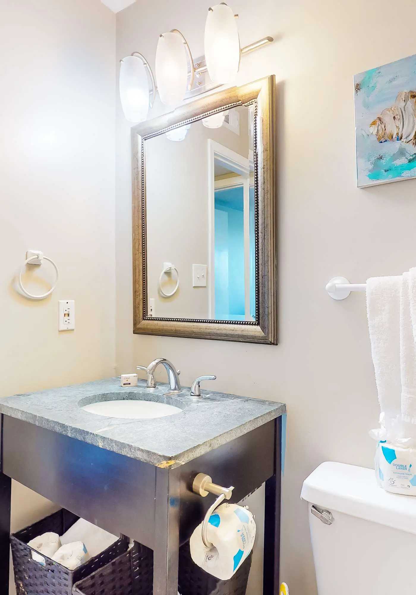 Condo with parking and location near the beach, pools, amazing views