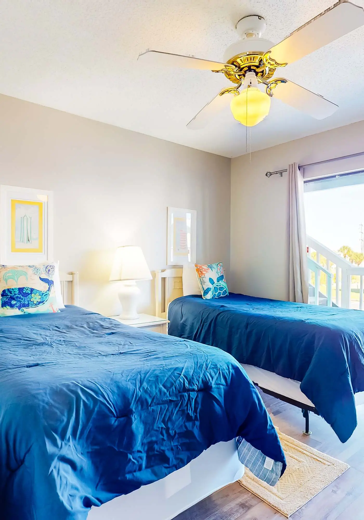 Condo with parking and location near the beach, pools, amazing views