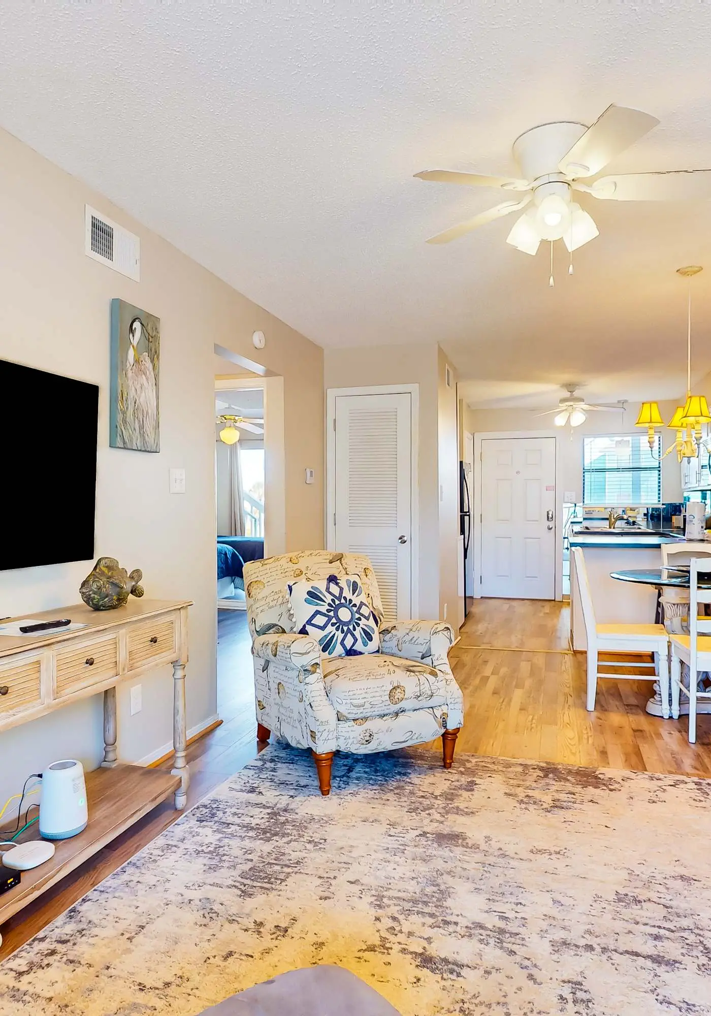 Condo with parking and location near the beach, pools, amazing views