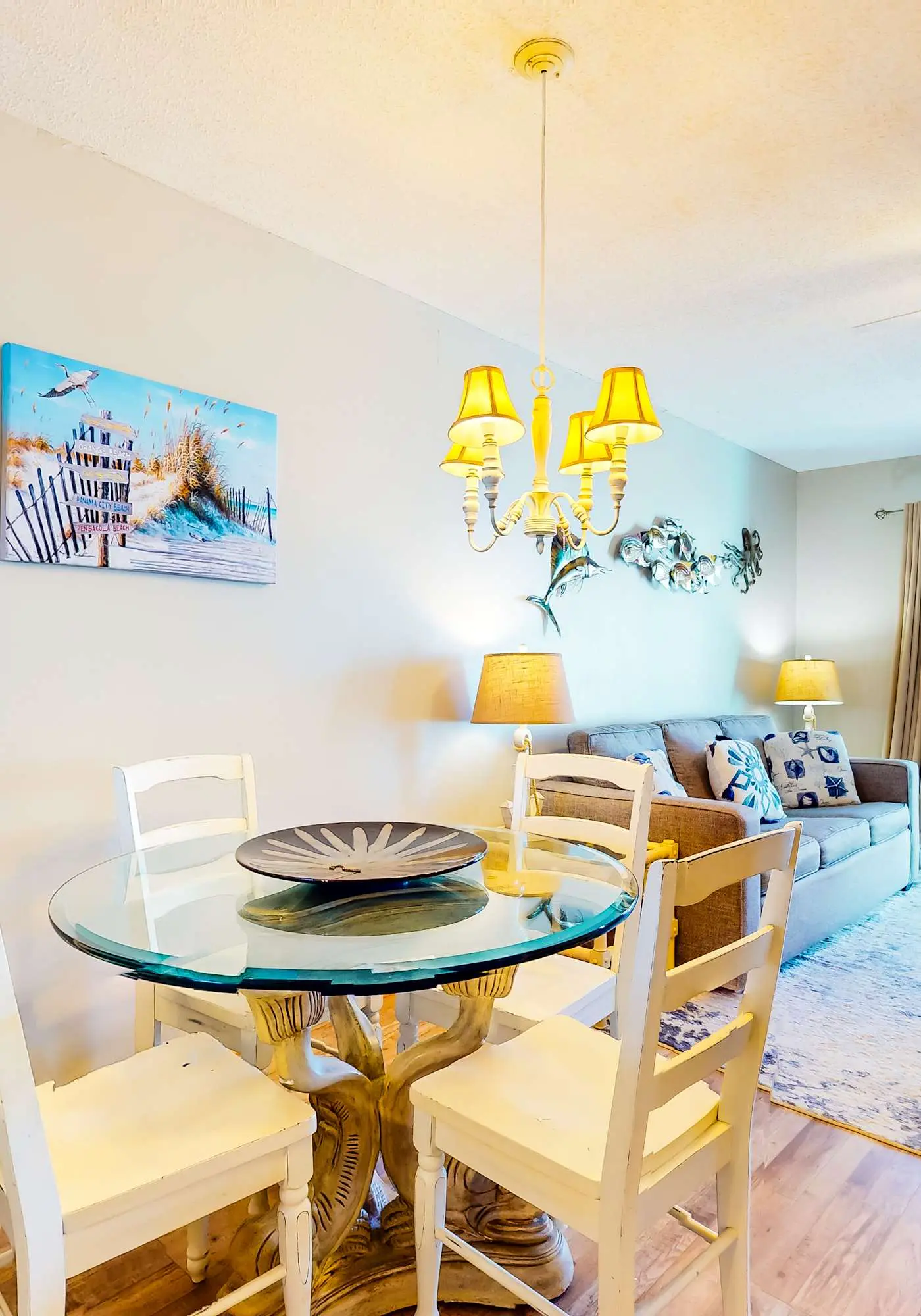 Condo with parking and location near the beach, pools, amazing views