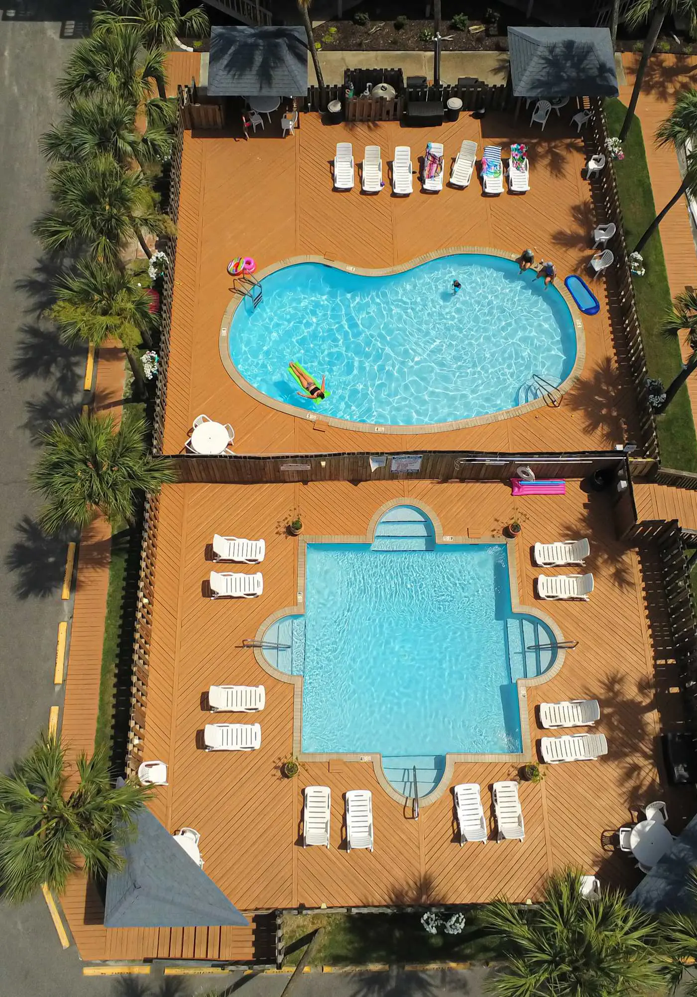 Condo with parking and location near the beach, pools, amazing views