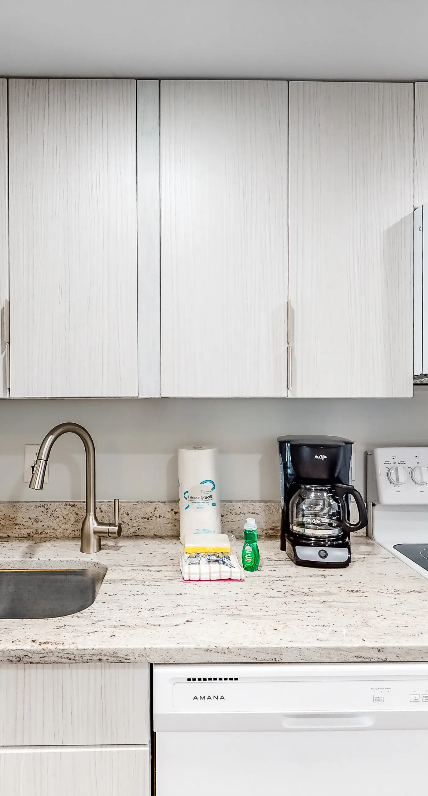 Spacious condo with pool & hot tub - tennis available on-site