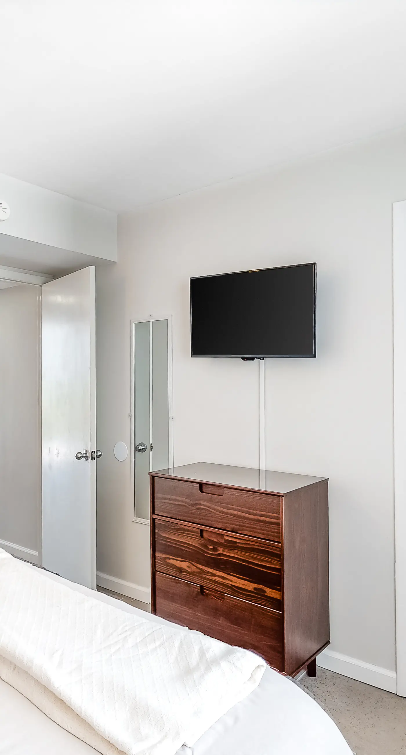 Spacious condo with pool & hot tub - tennis available on-site