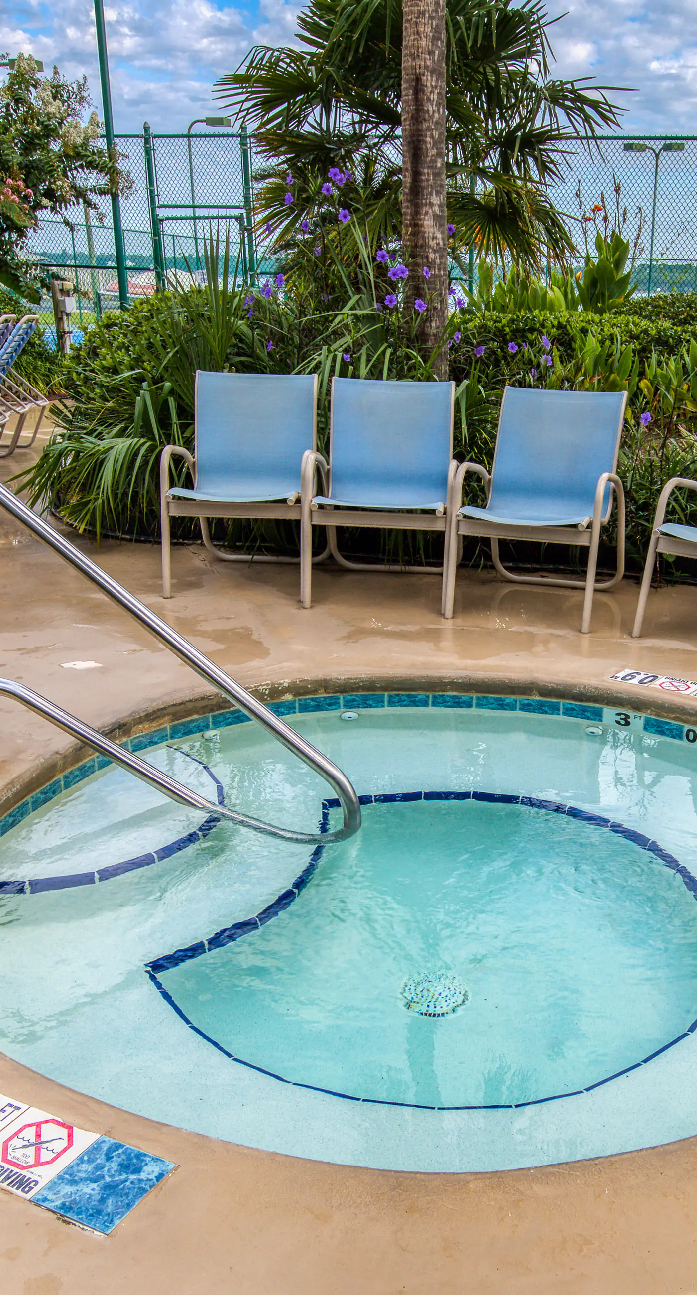 Spacious condo with pool & hot tub - tennis available on-site