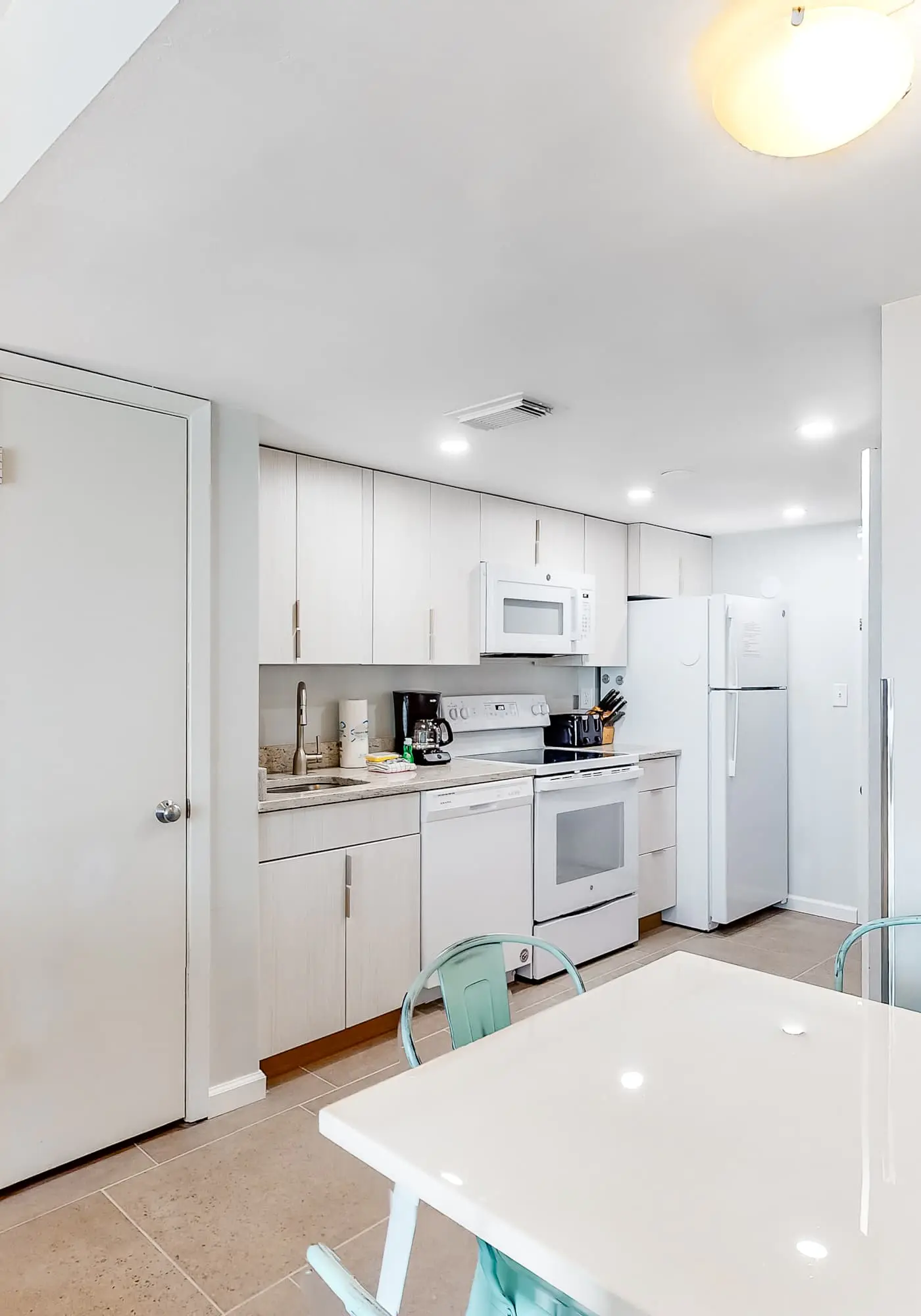 Spacious condo with pool & hot tub - tennis available on-site