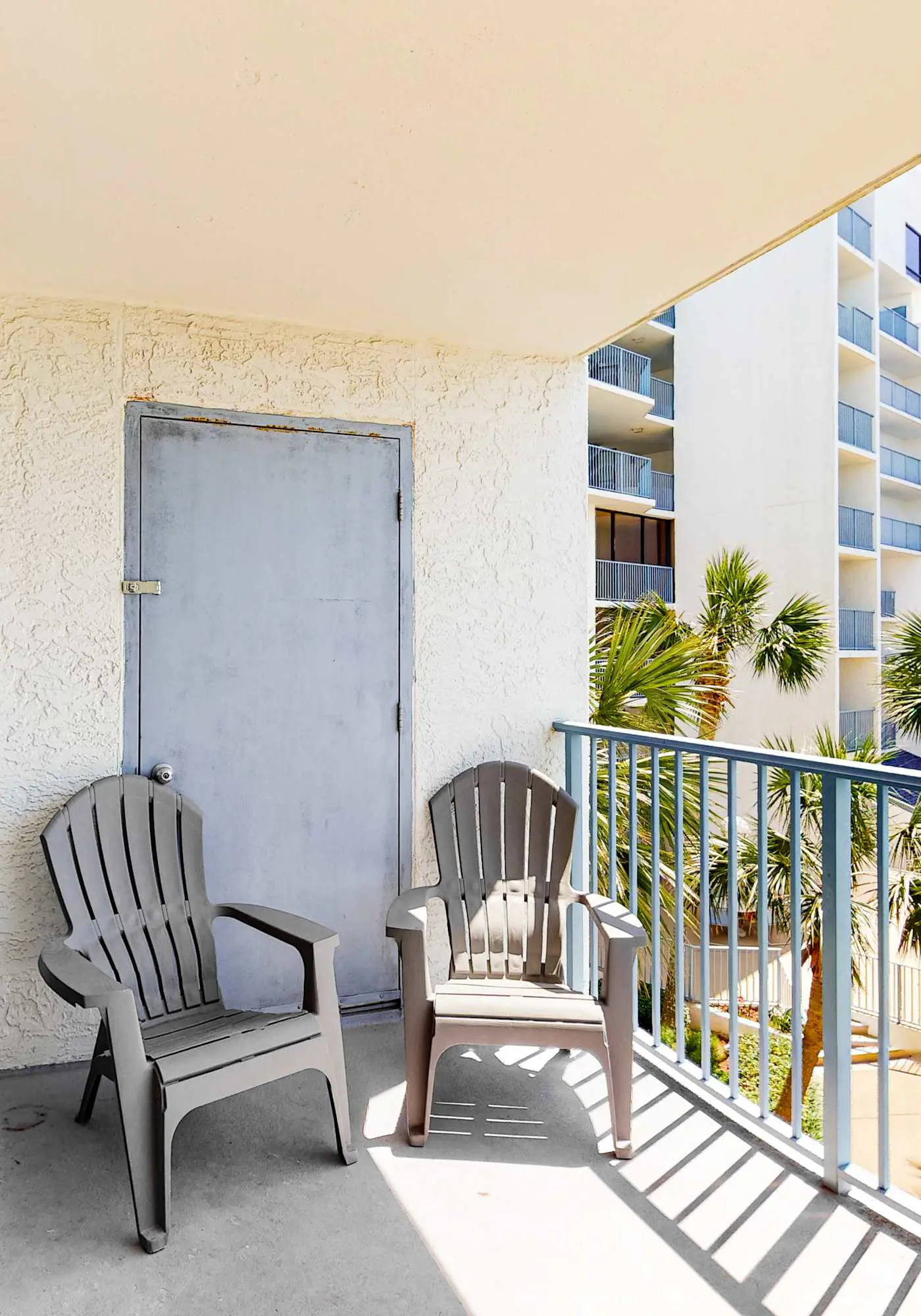 Spacious condo with pool & hot tub - tennis available on-site