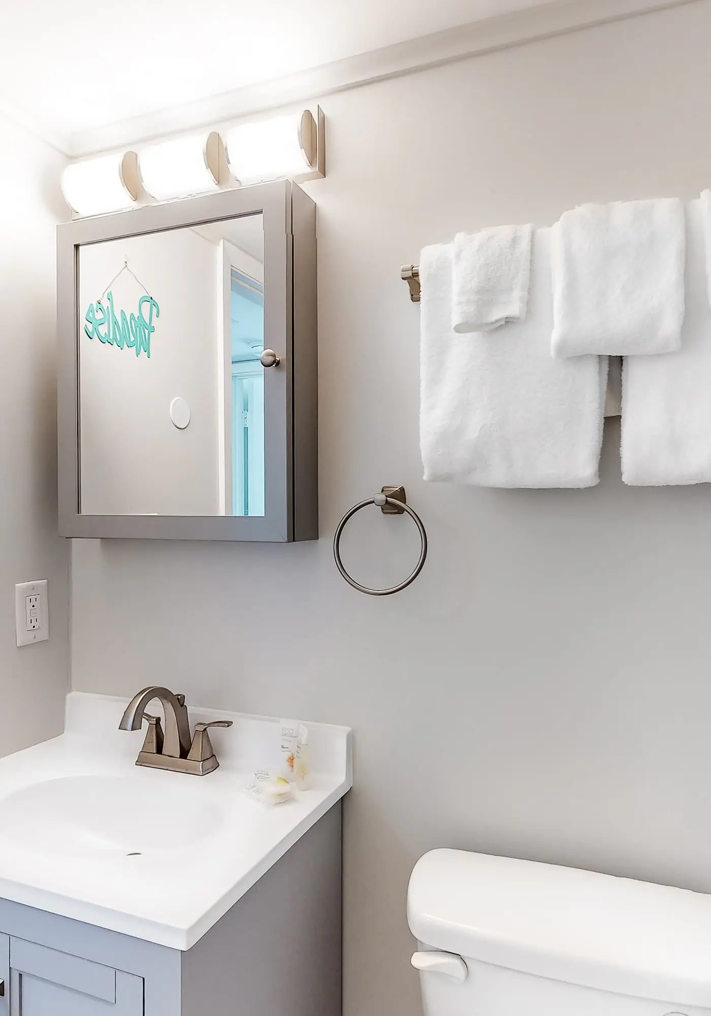 Spacious condo with pool & hot tub - tennis available on-site