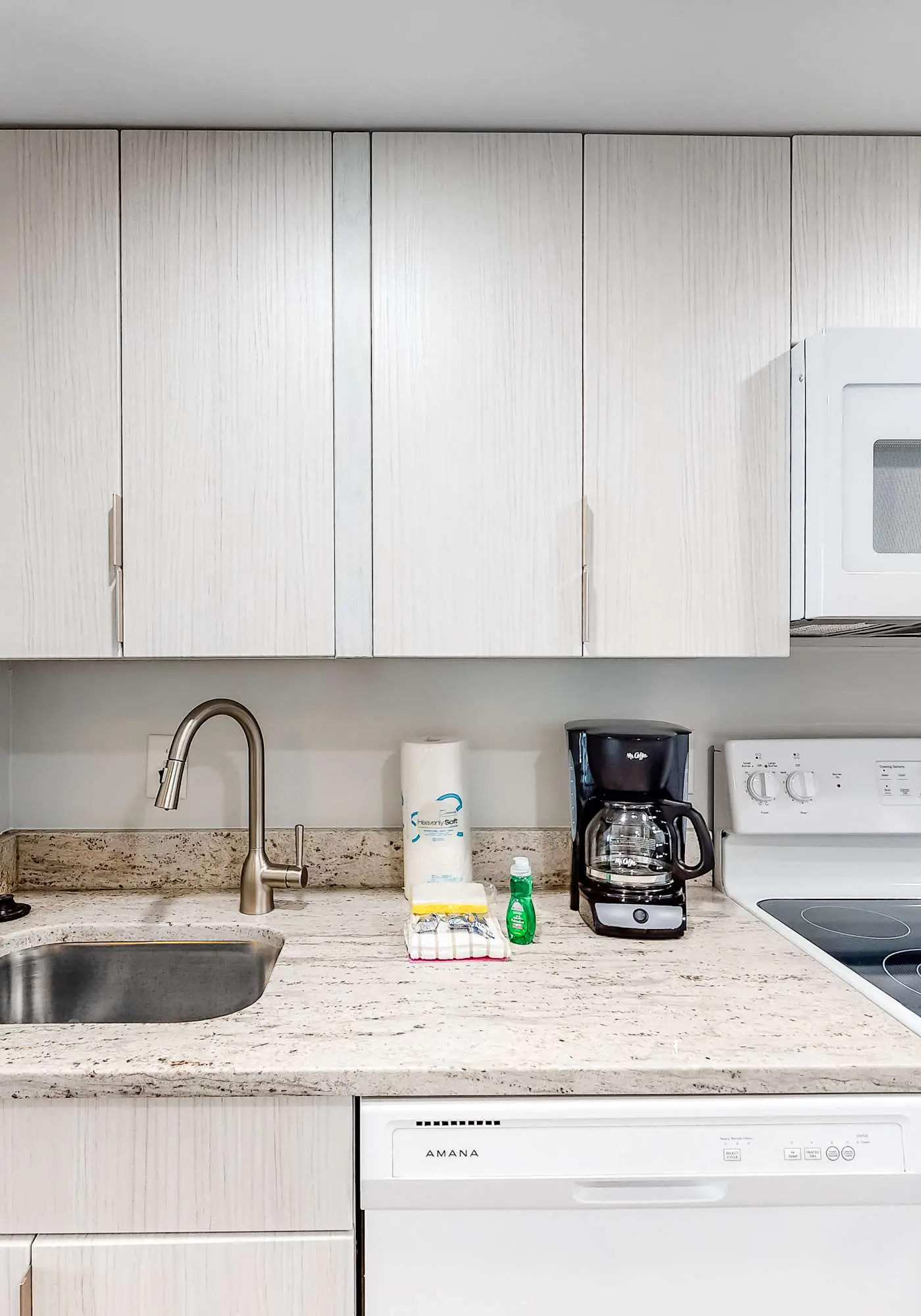 Spacious condo with pool & hot tub - tennis available on-site