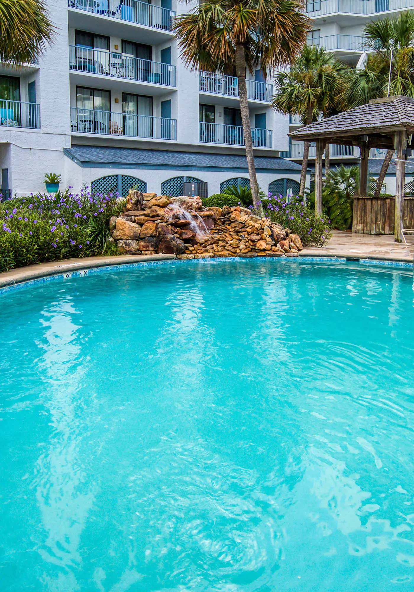 Spacious condo with pool & hot tub - tennis available on-site