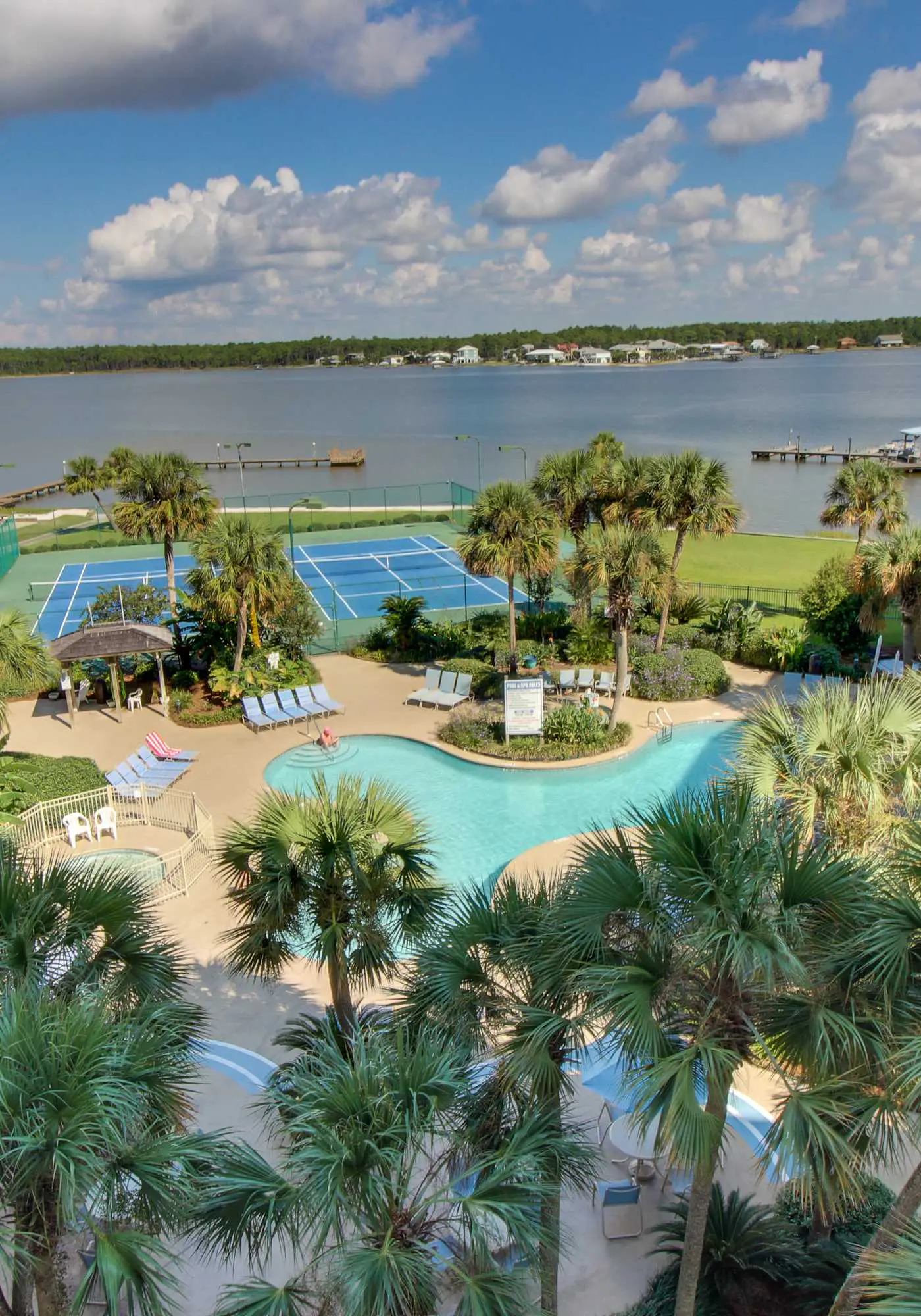 Spacious condo with pool & hot tub - tennis available on-site
