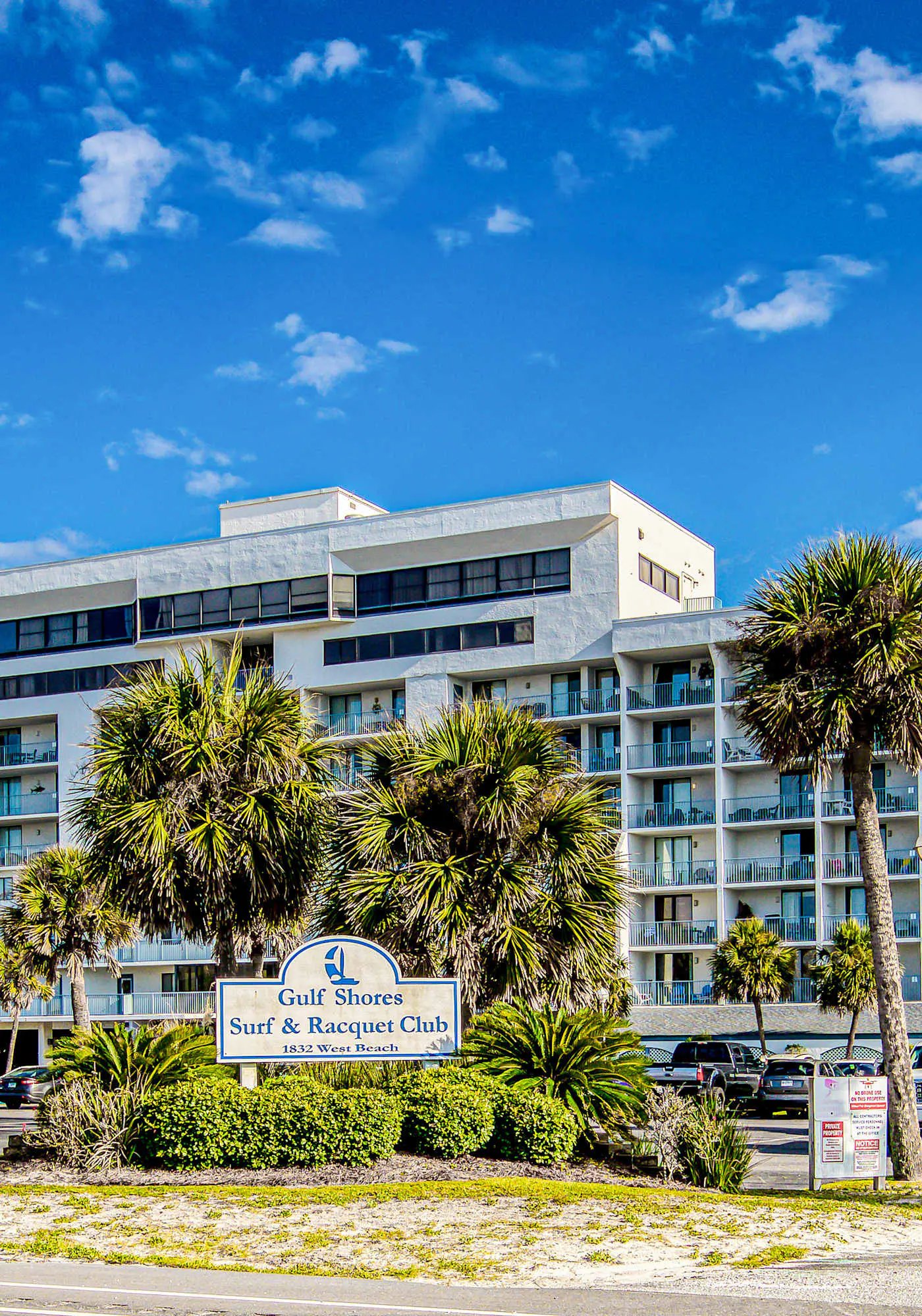 Spacious condo with pool & hot tub - tennis available on-site