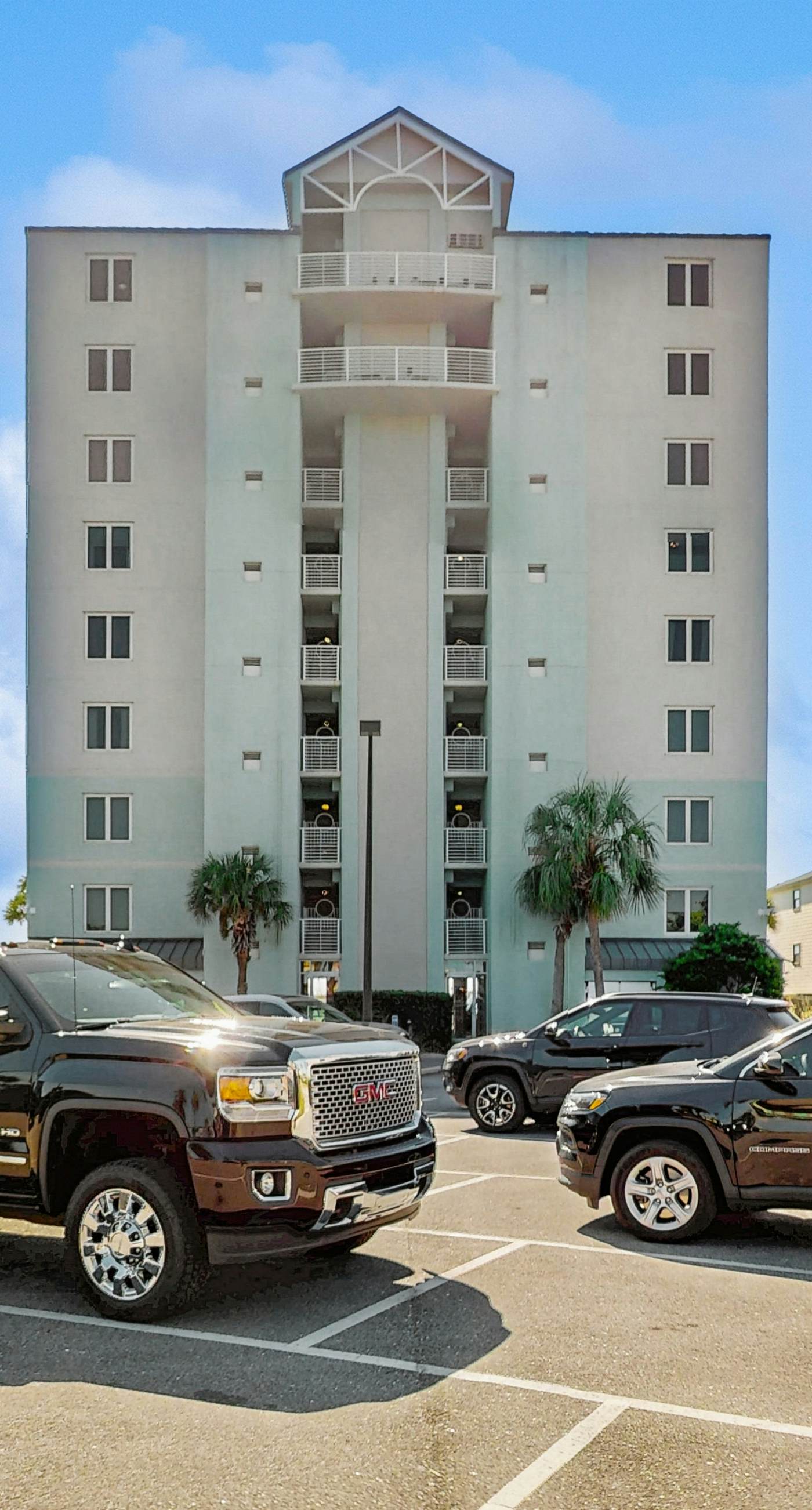 Waterfront getaway w/ gorgeous beach views & an outdoor pool!