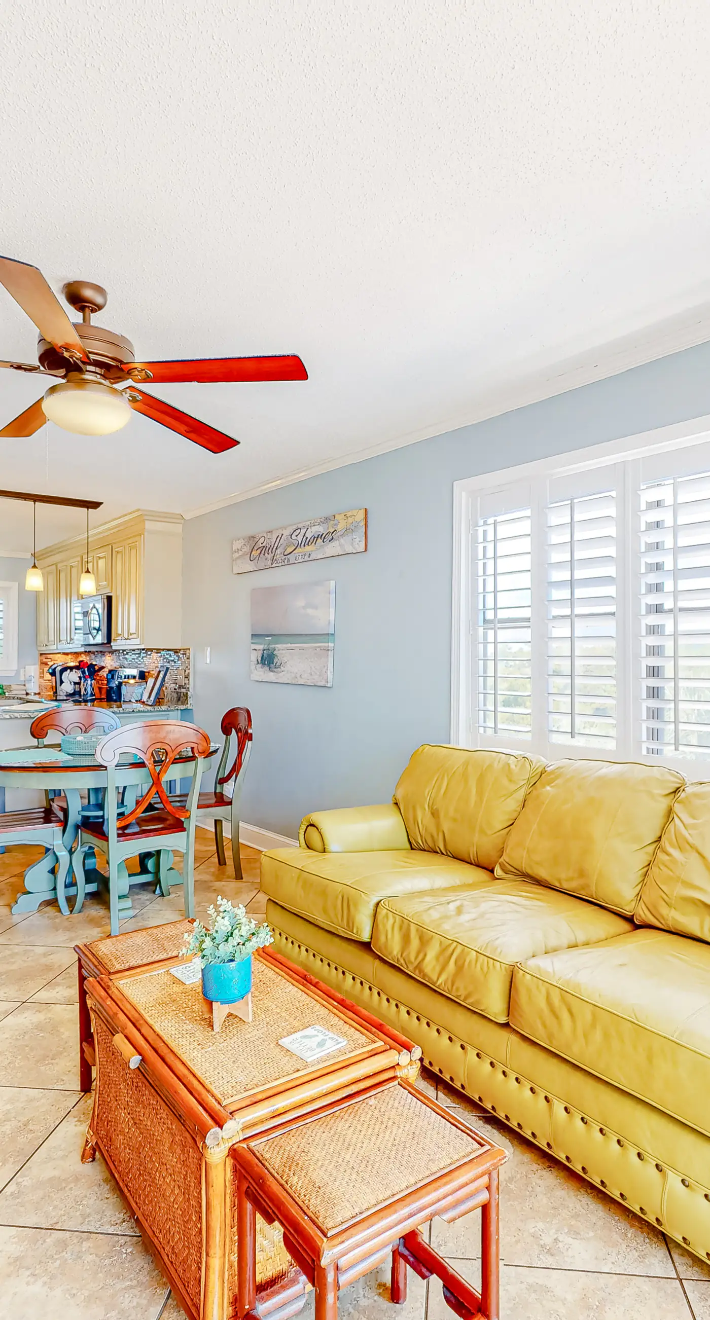 Beautiful condo near the beach with 2 outdoor pools and beach access