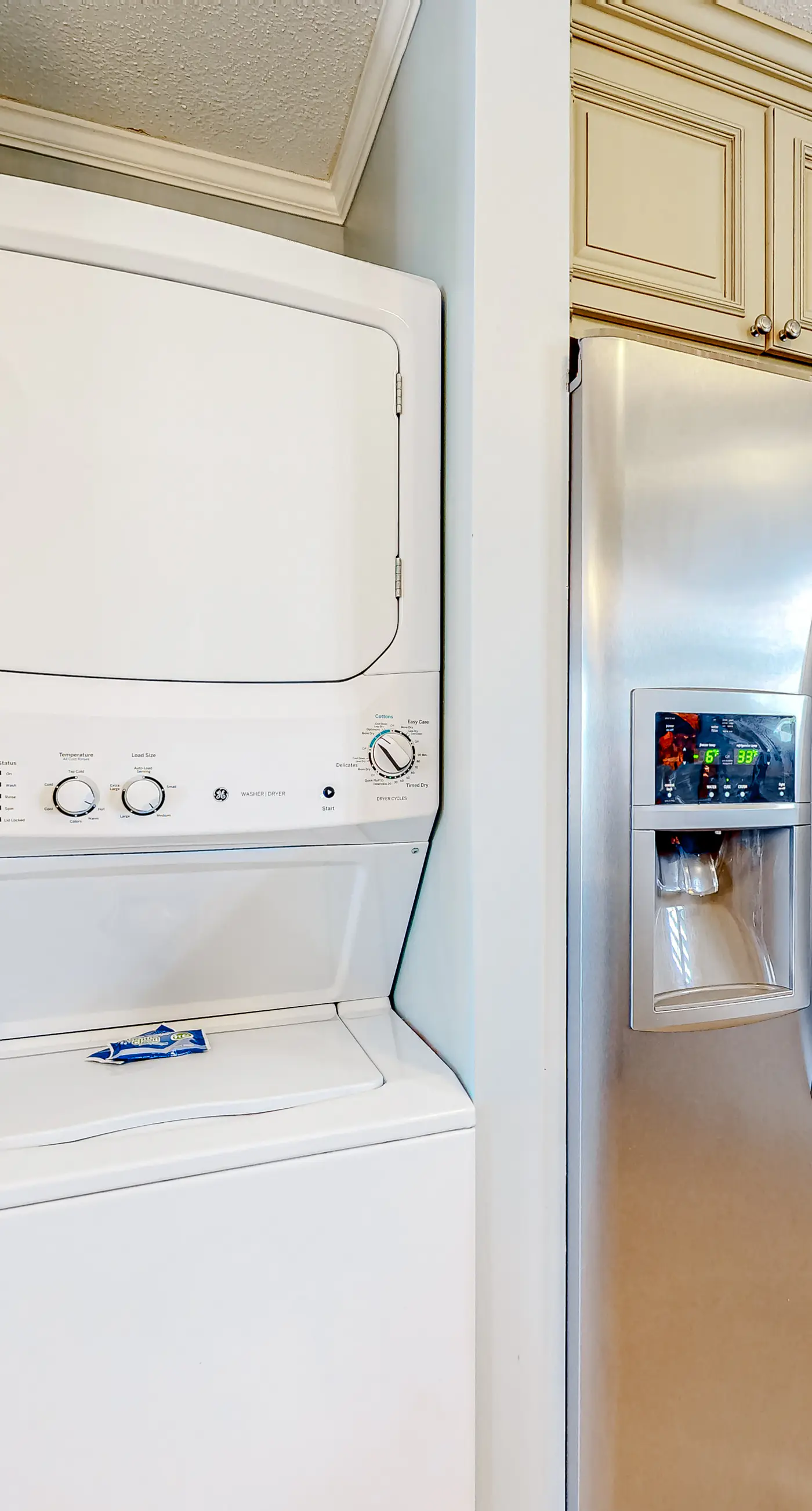 Beautiful condo near the beach with 2 outdoor pools and beach access