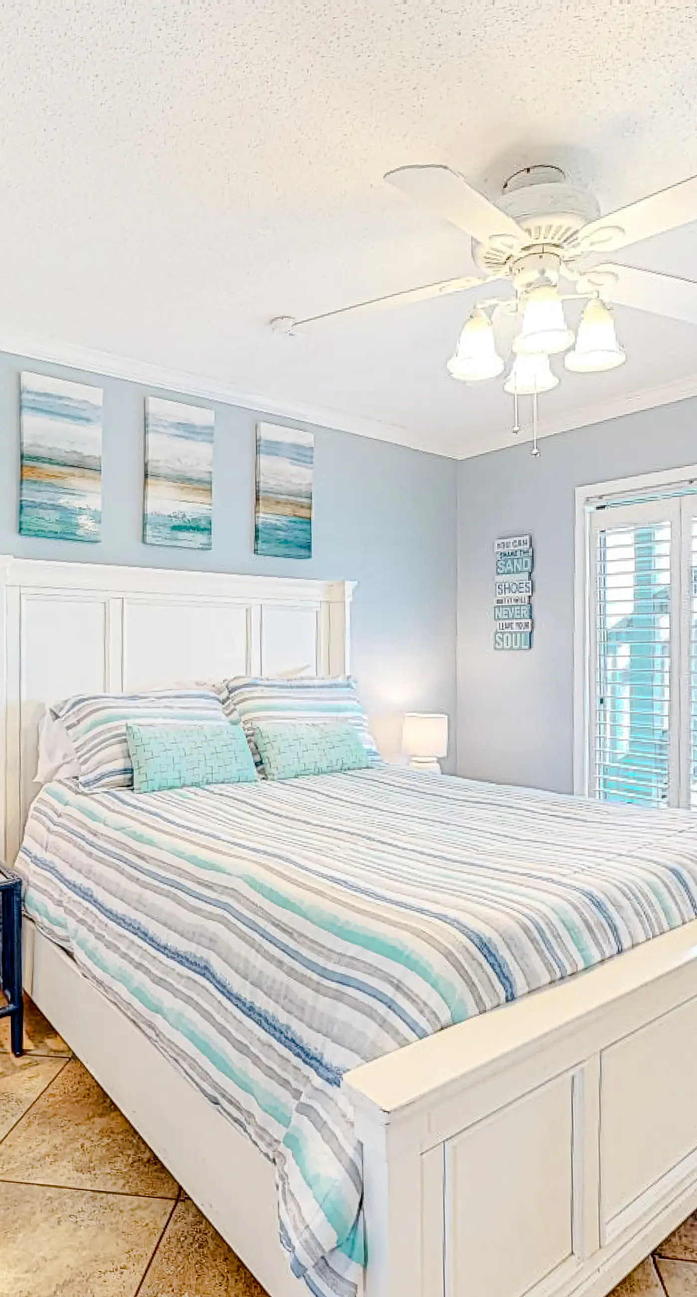 Beautiful condo near the beach with 2 outdoor pools and beach access